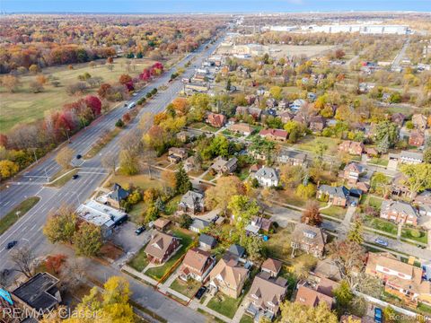 574 W Greendale Highland Park City MI 48203