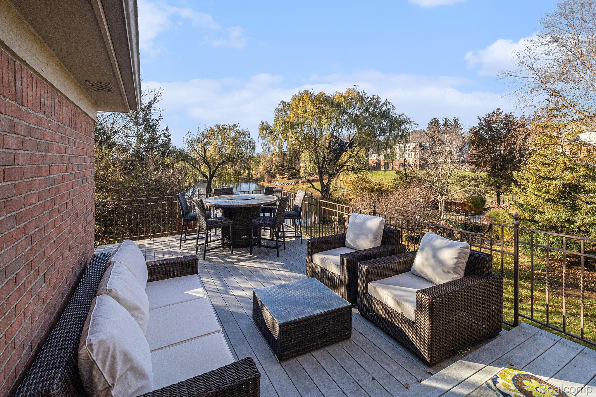 6997 Oakhurst Ridge Road