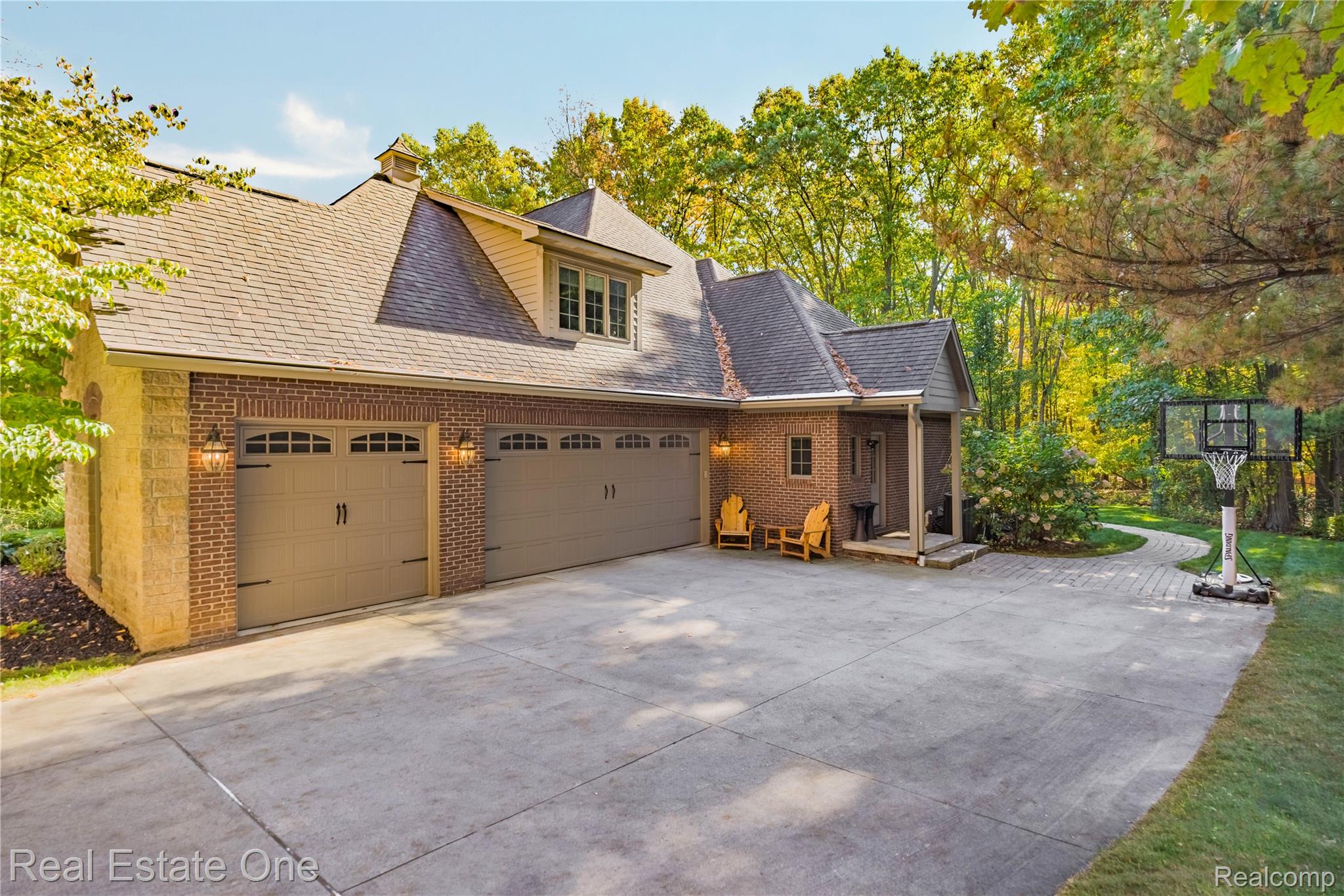 9857 Creekwood Trail