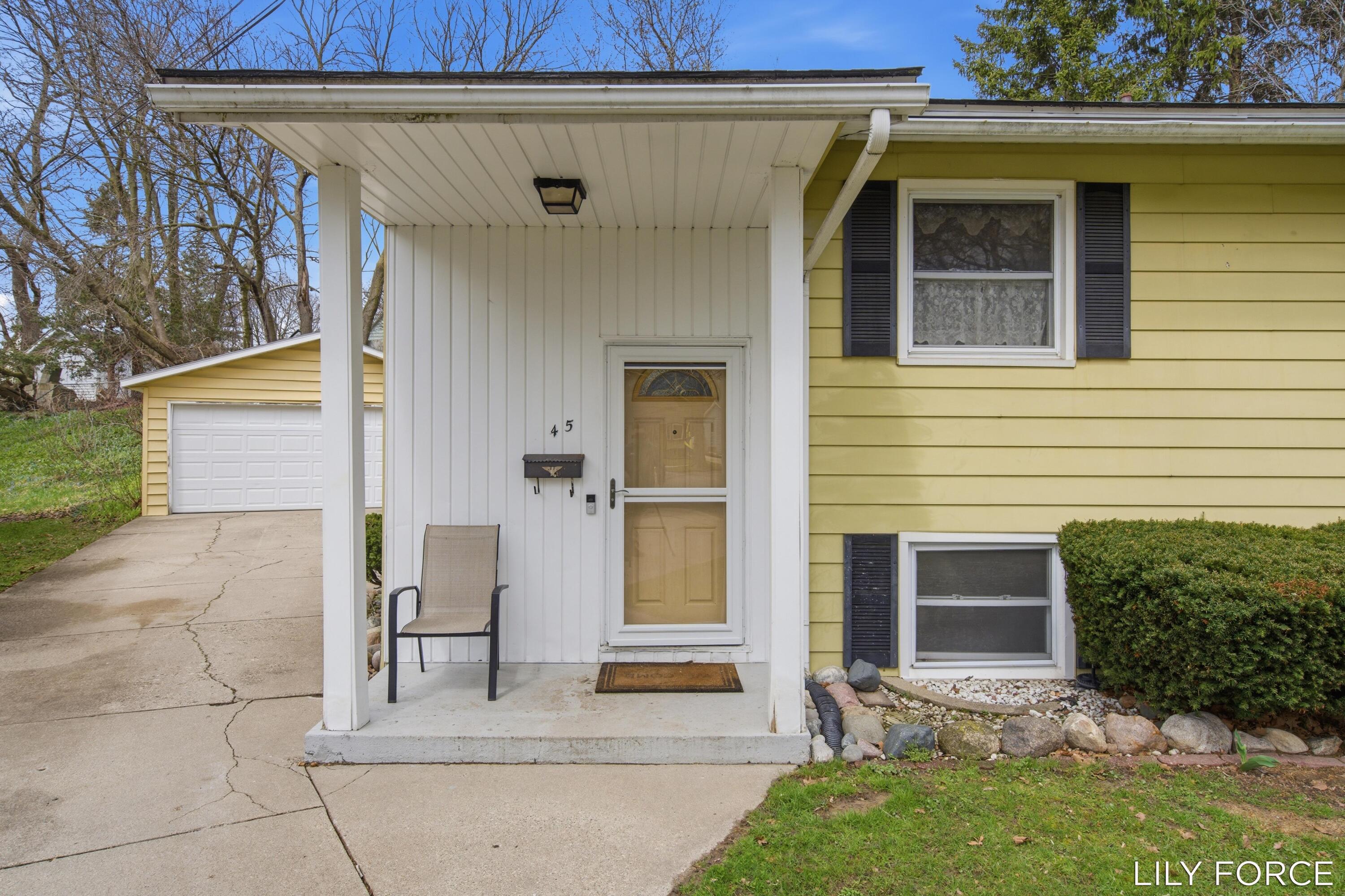 745 Barnett Place NE