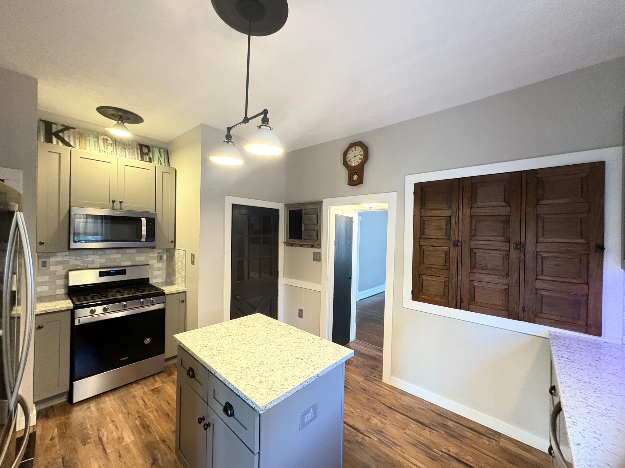 225 SUPERIOR Boulevard