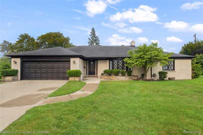 4 Crescent Court Dearborn City MI 48124