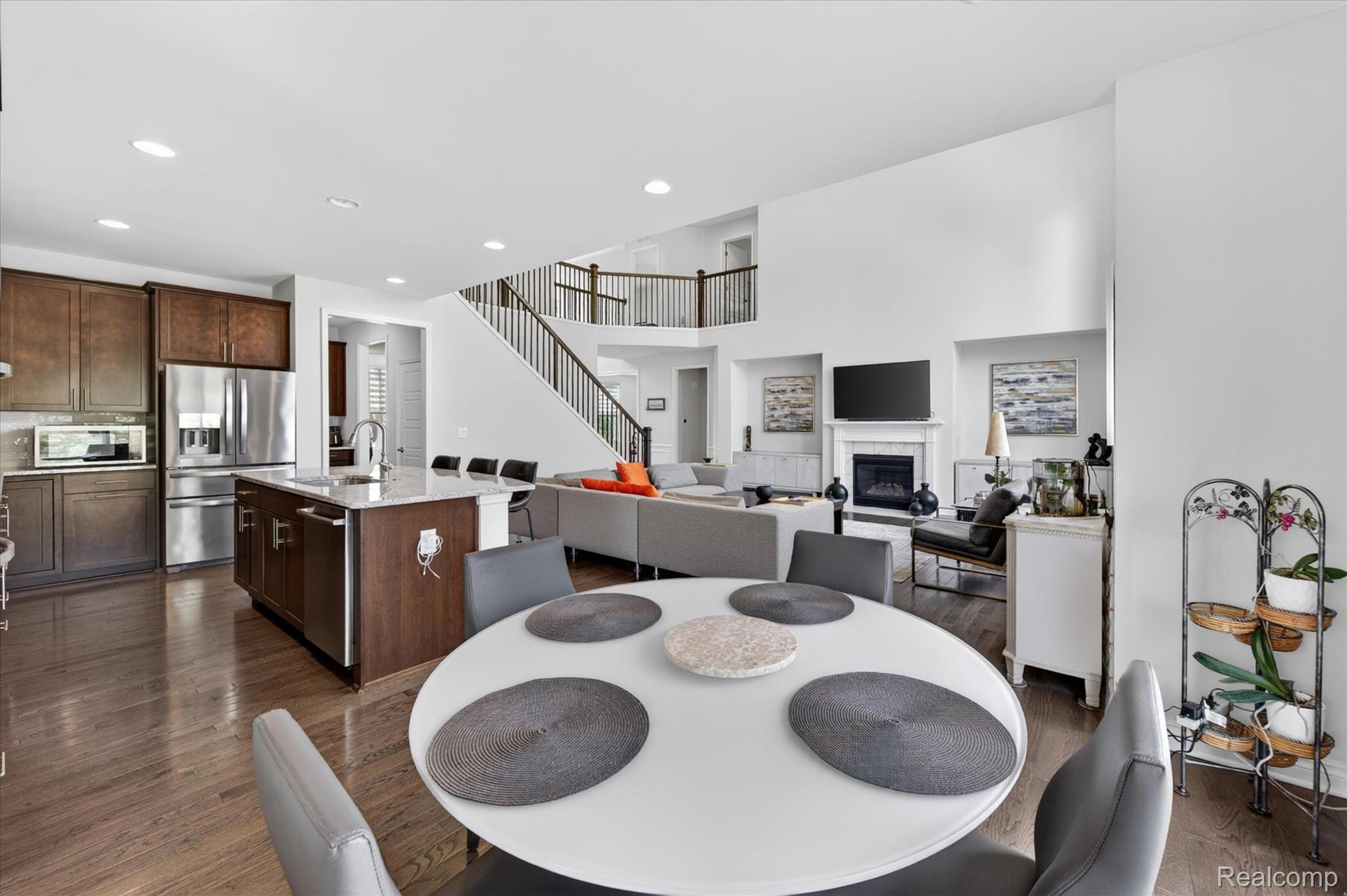 2942 Montgomery Circle