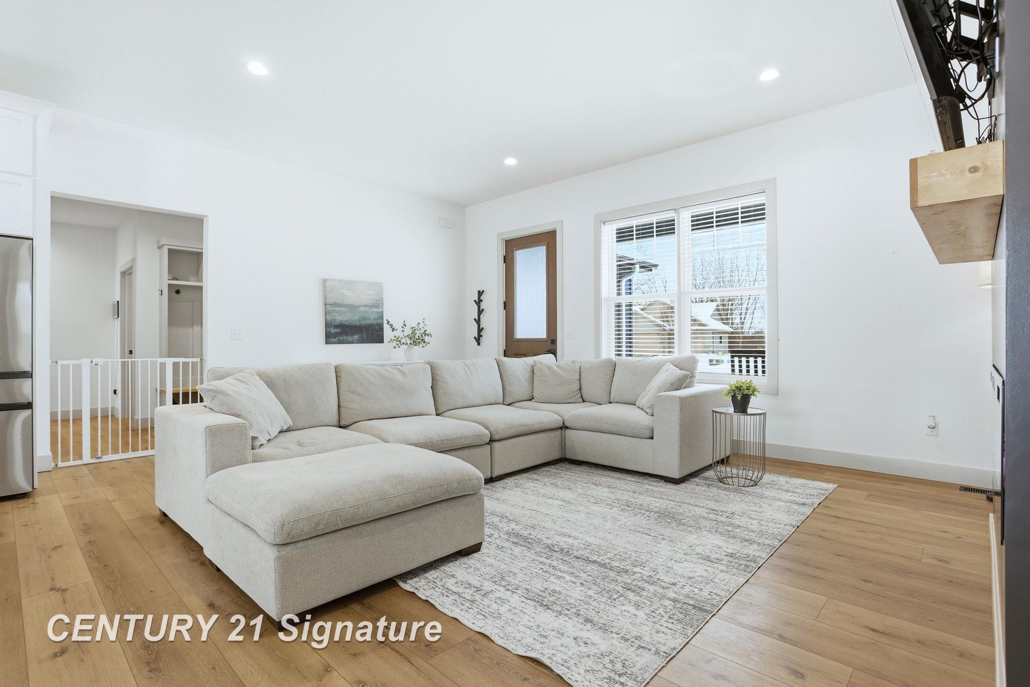 8442 Oakhill Drive