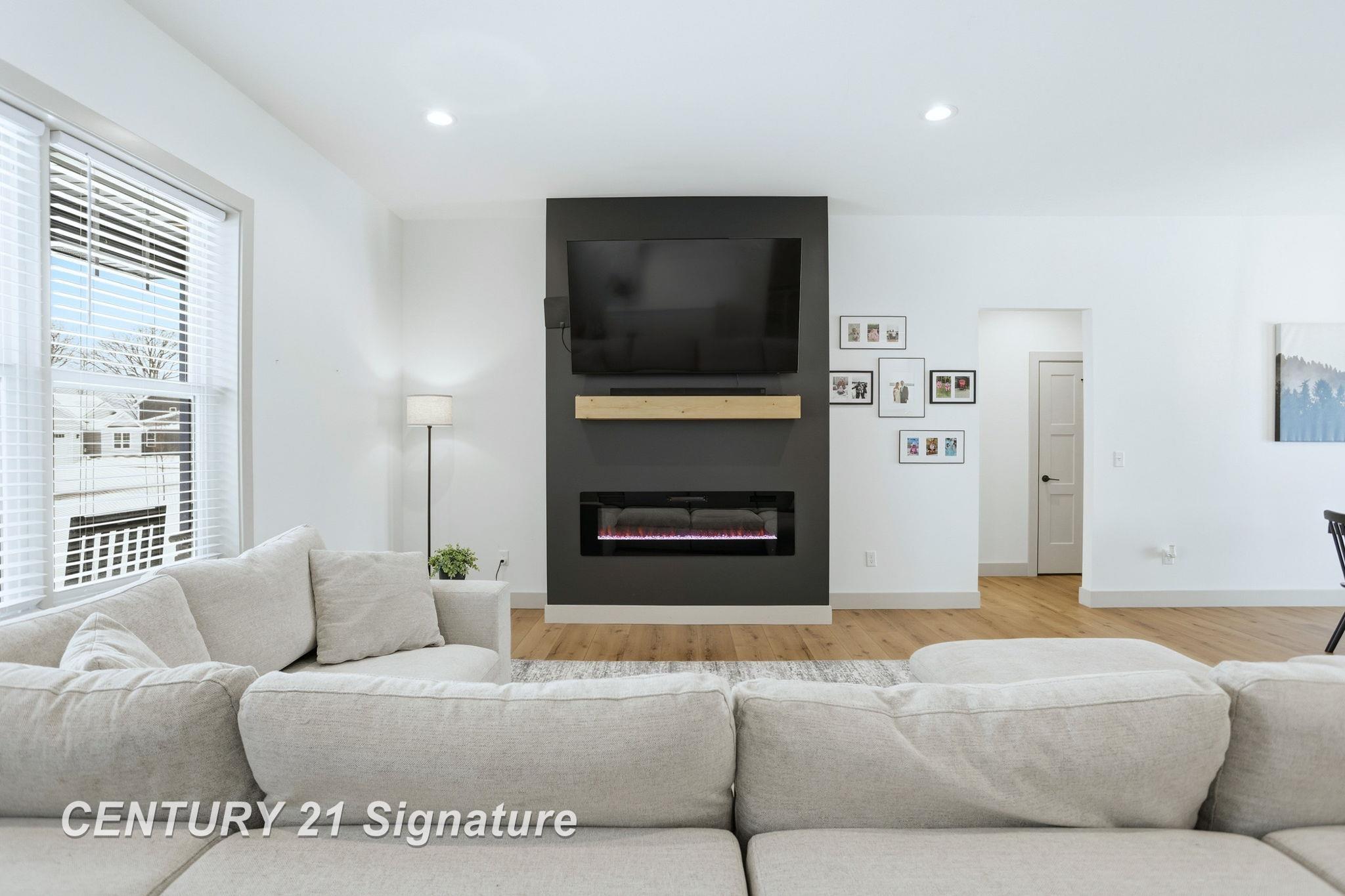 8442 Oakhill Drive