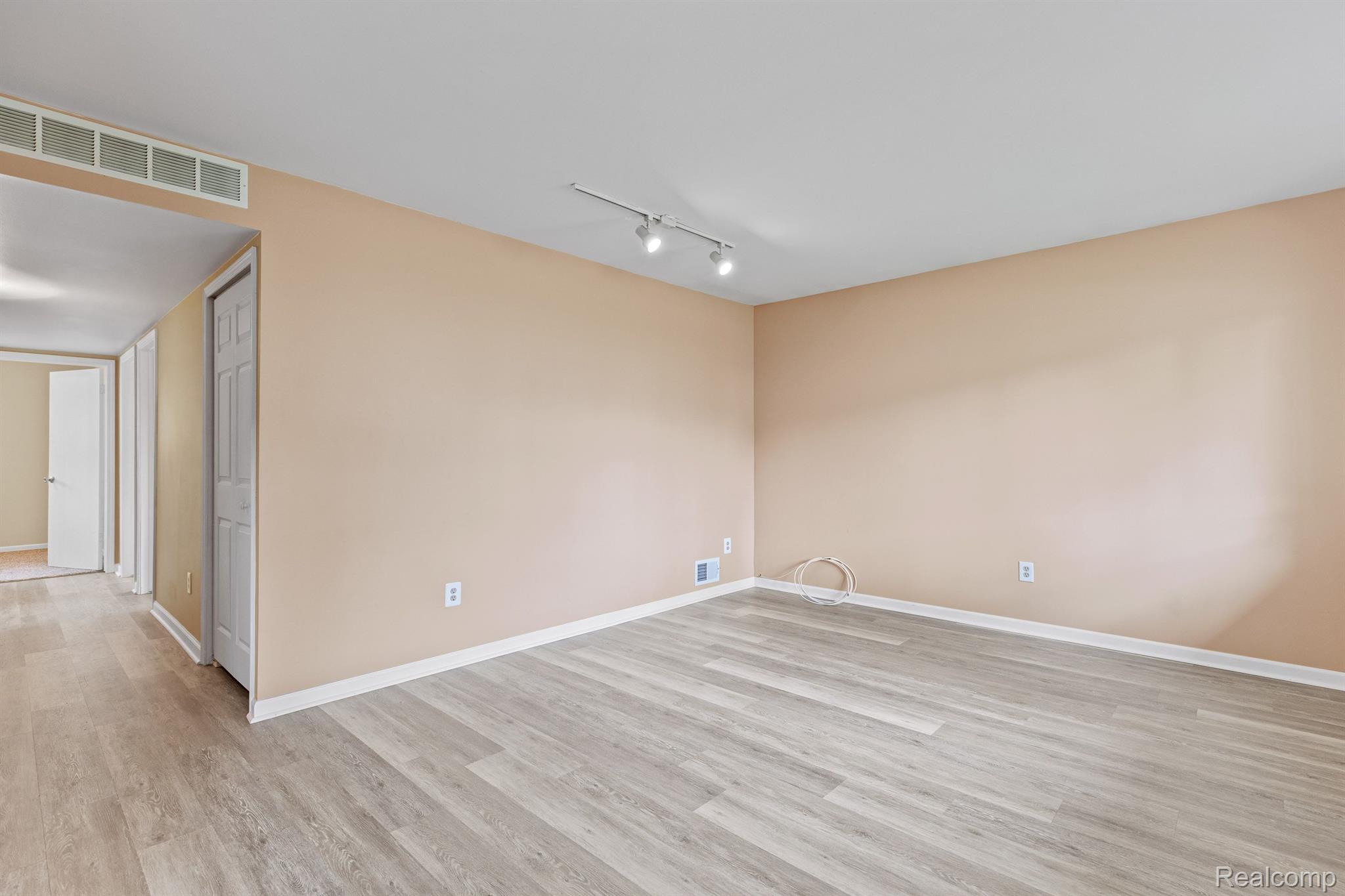 25513 ANNAPOLIS Street