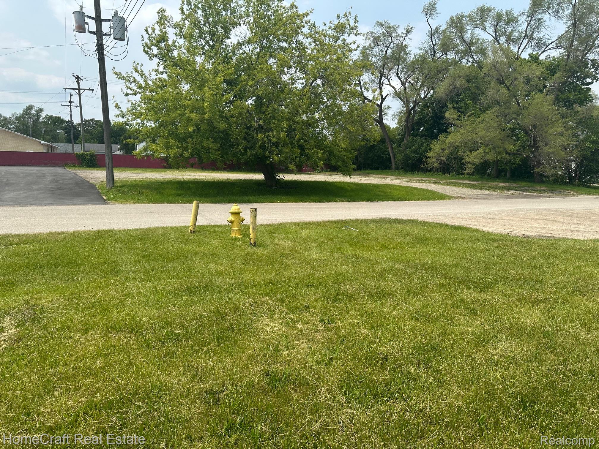 490 GREENLAWN Street