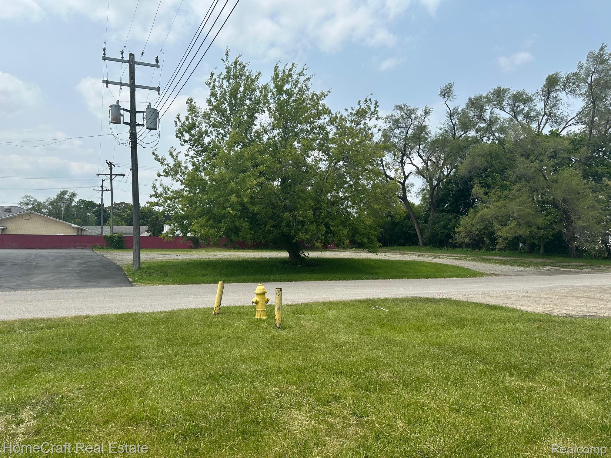 490 GREENLAWN Street