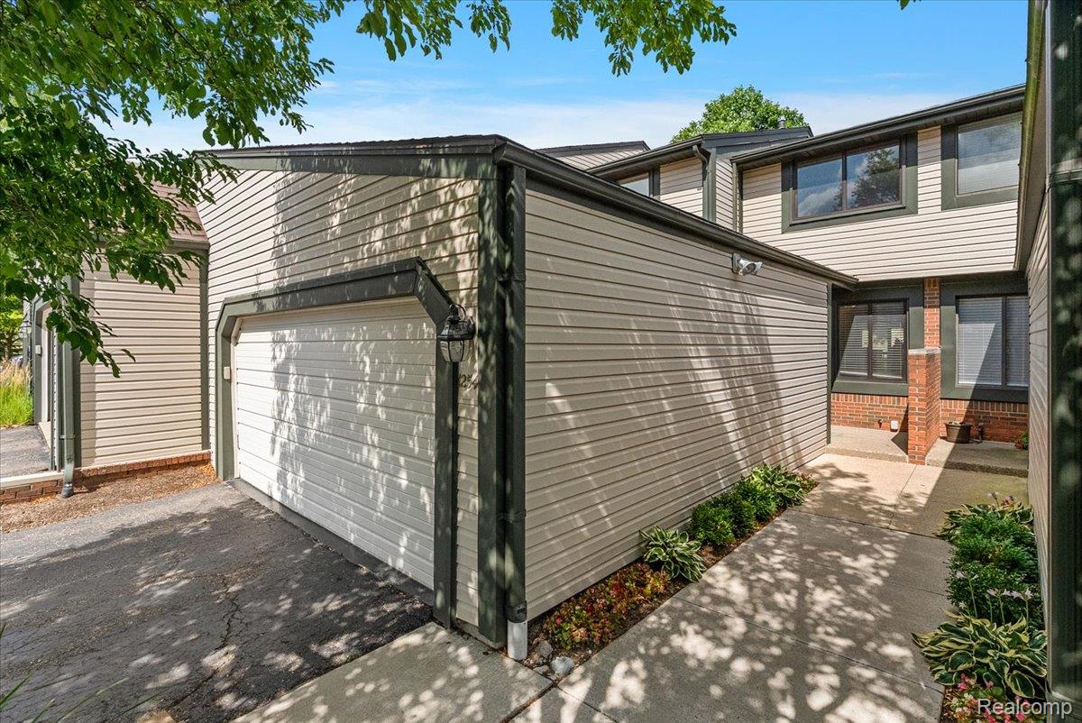 1254 Charleston Court