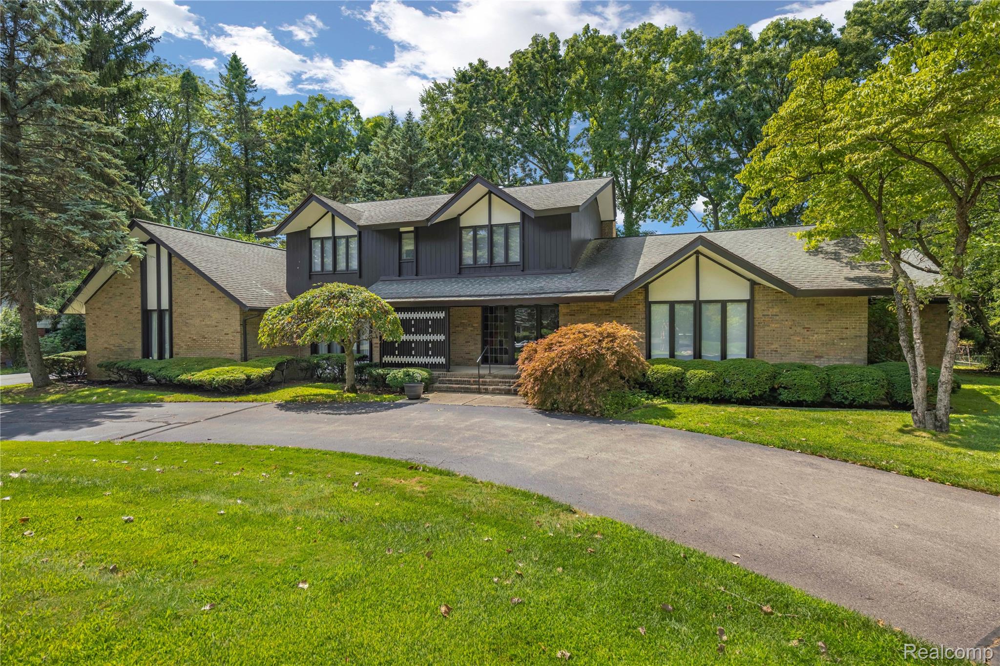 1287 Charrington Road