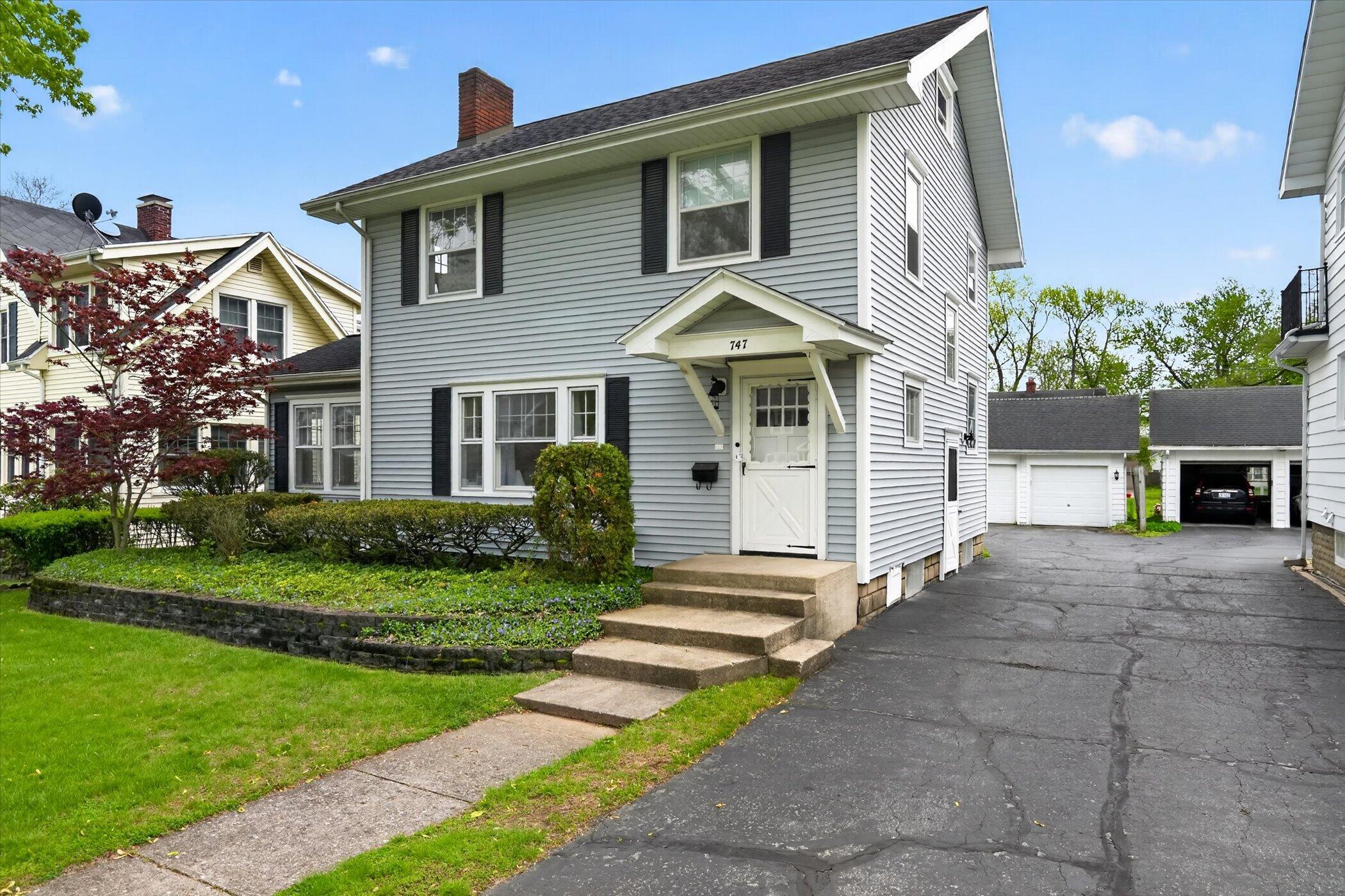 747 Crescent Road
