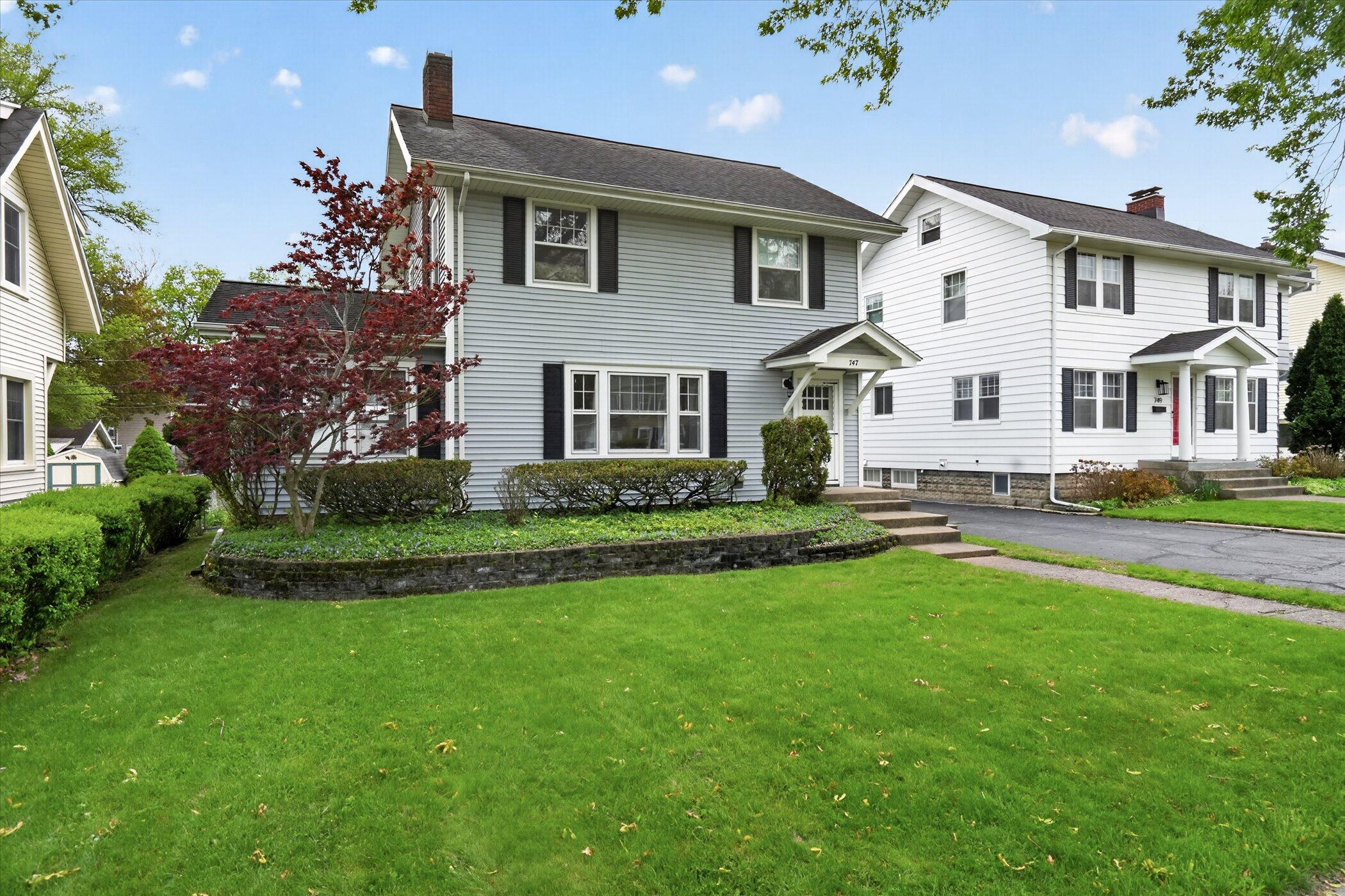 747 Crescent Road