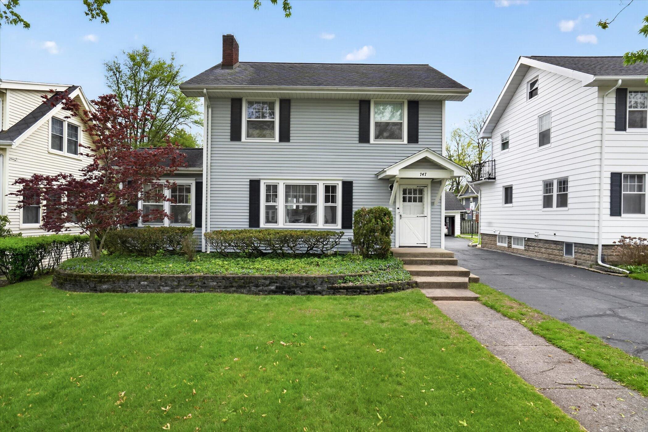 747 Crescent Road
