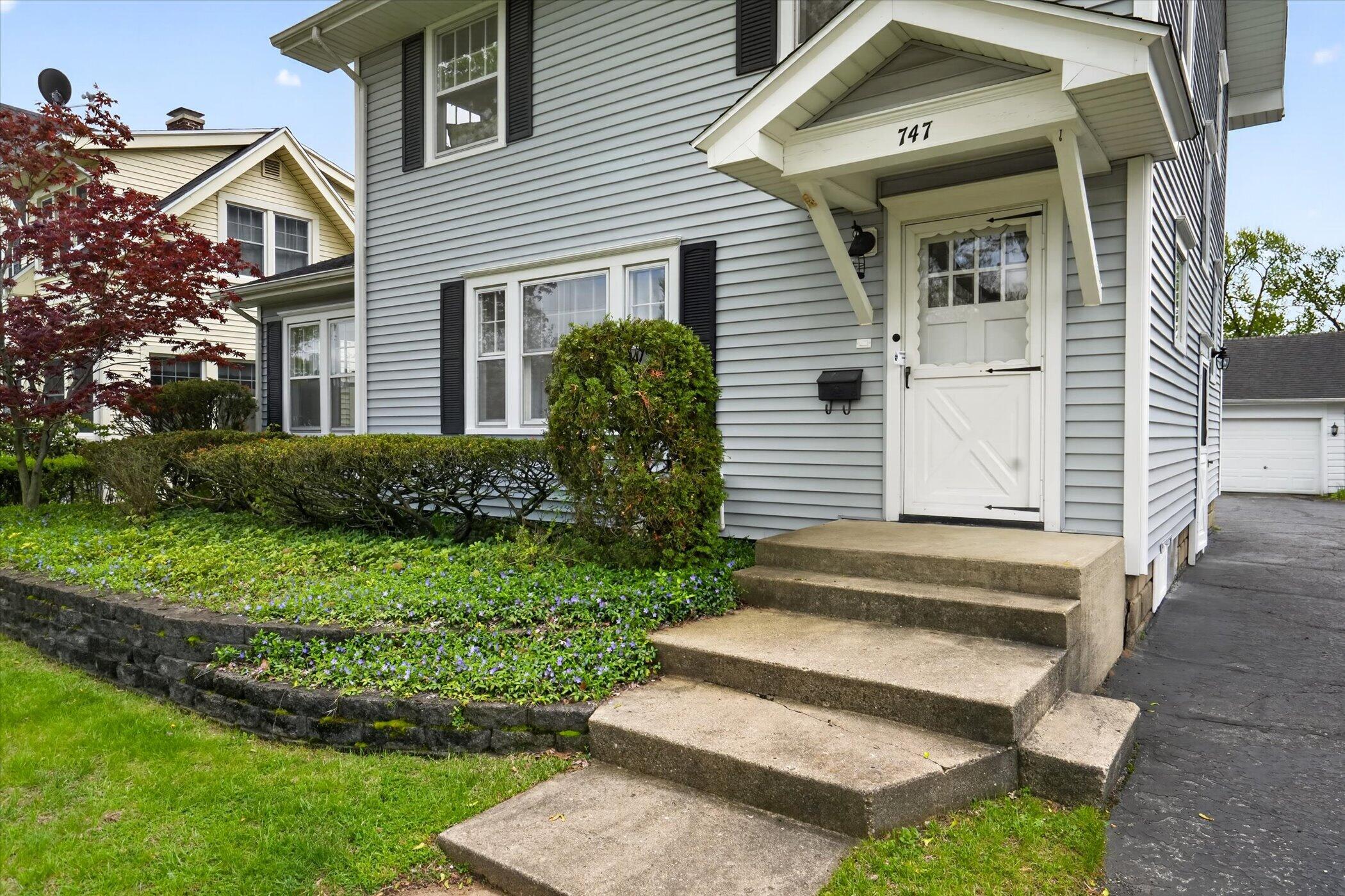 747 Crescent Road