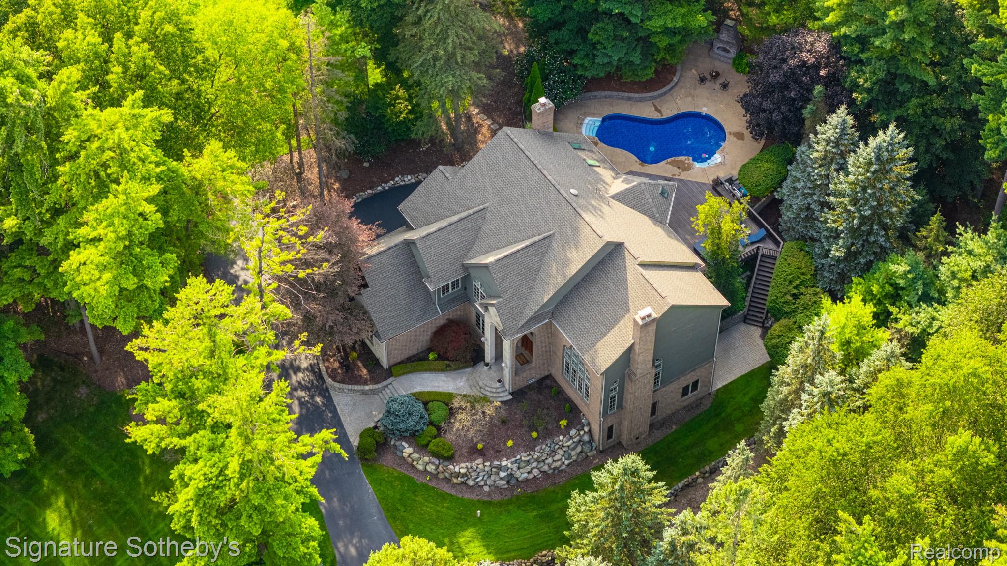 2746 Pineview Trail