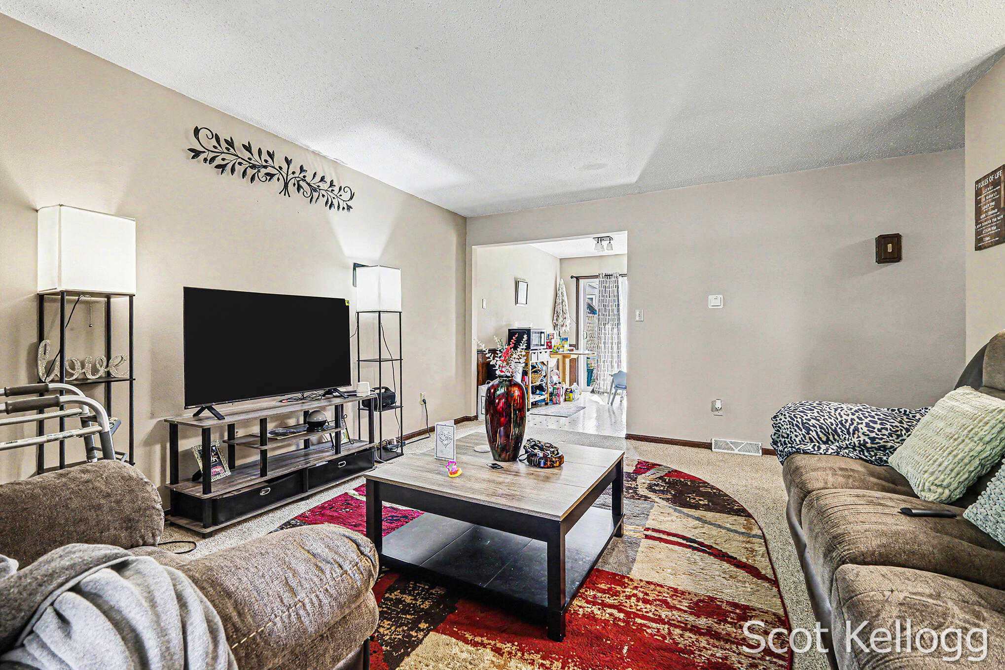 3209-3211 Coach Lane SE