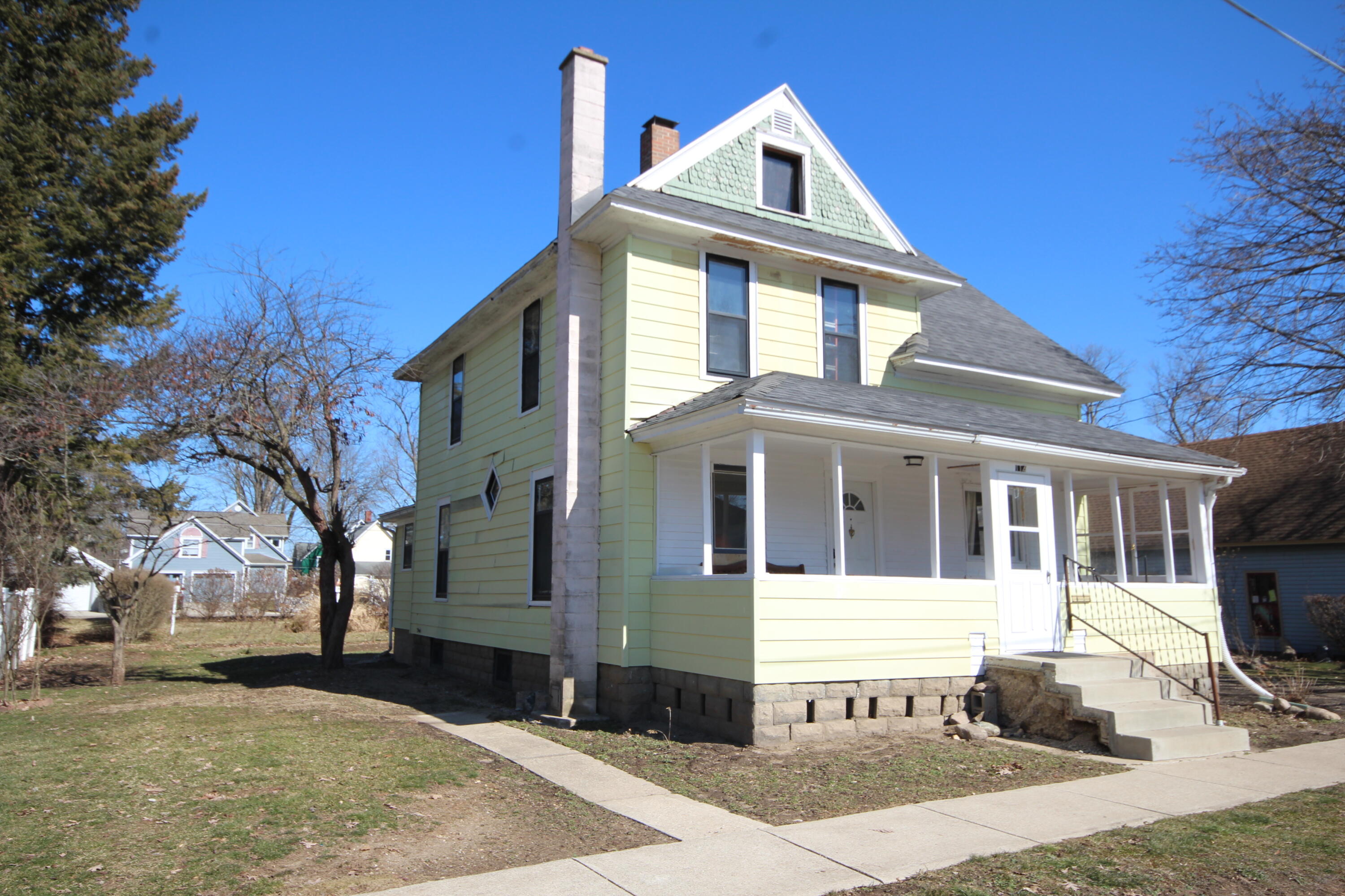 114 W Park Street