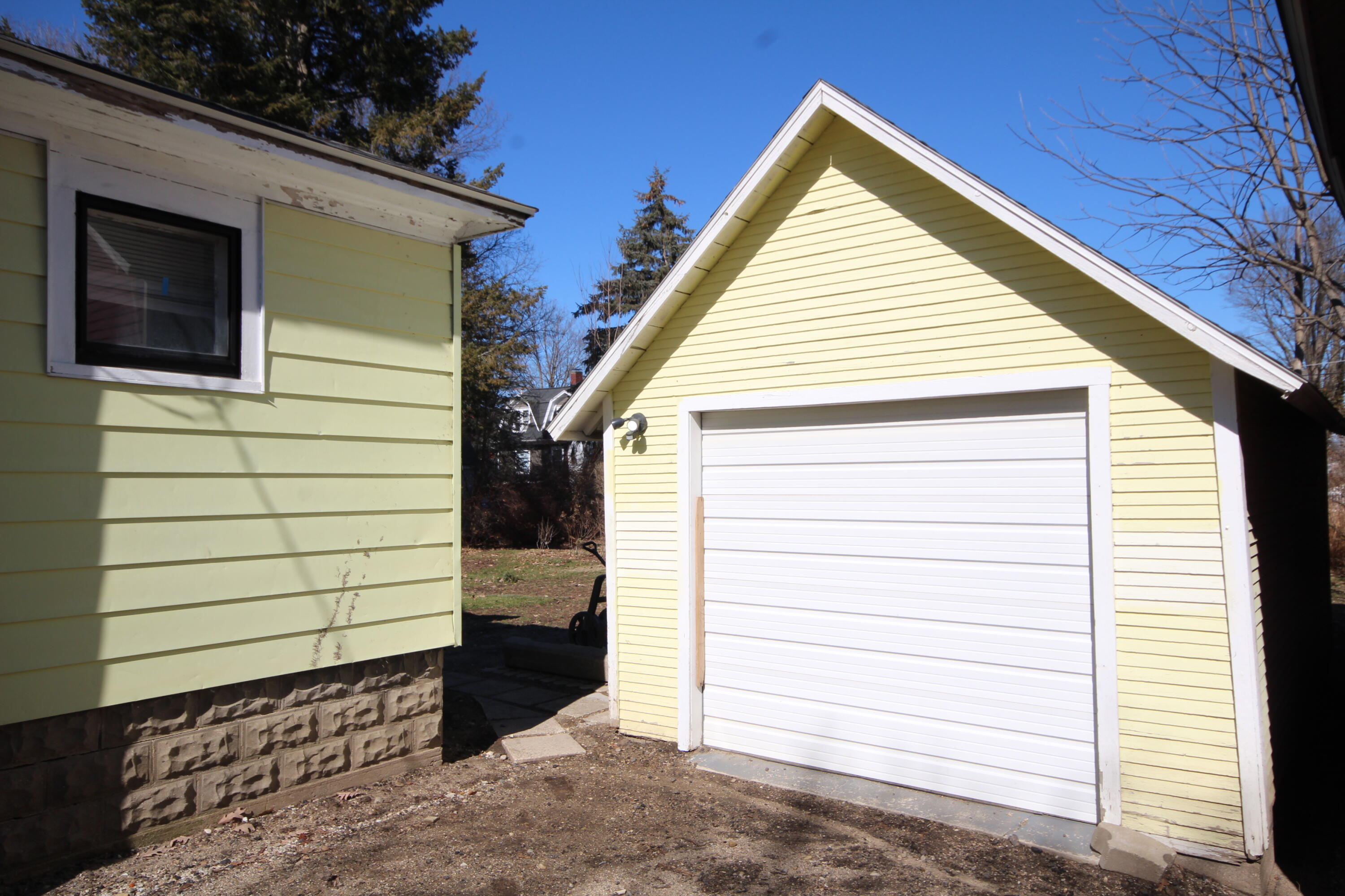 114 W Park Street