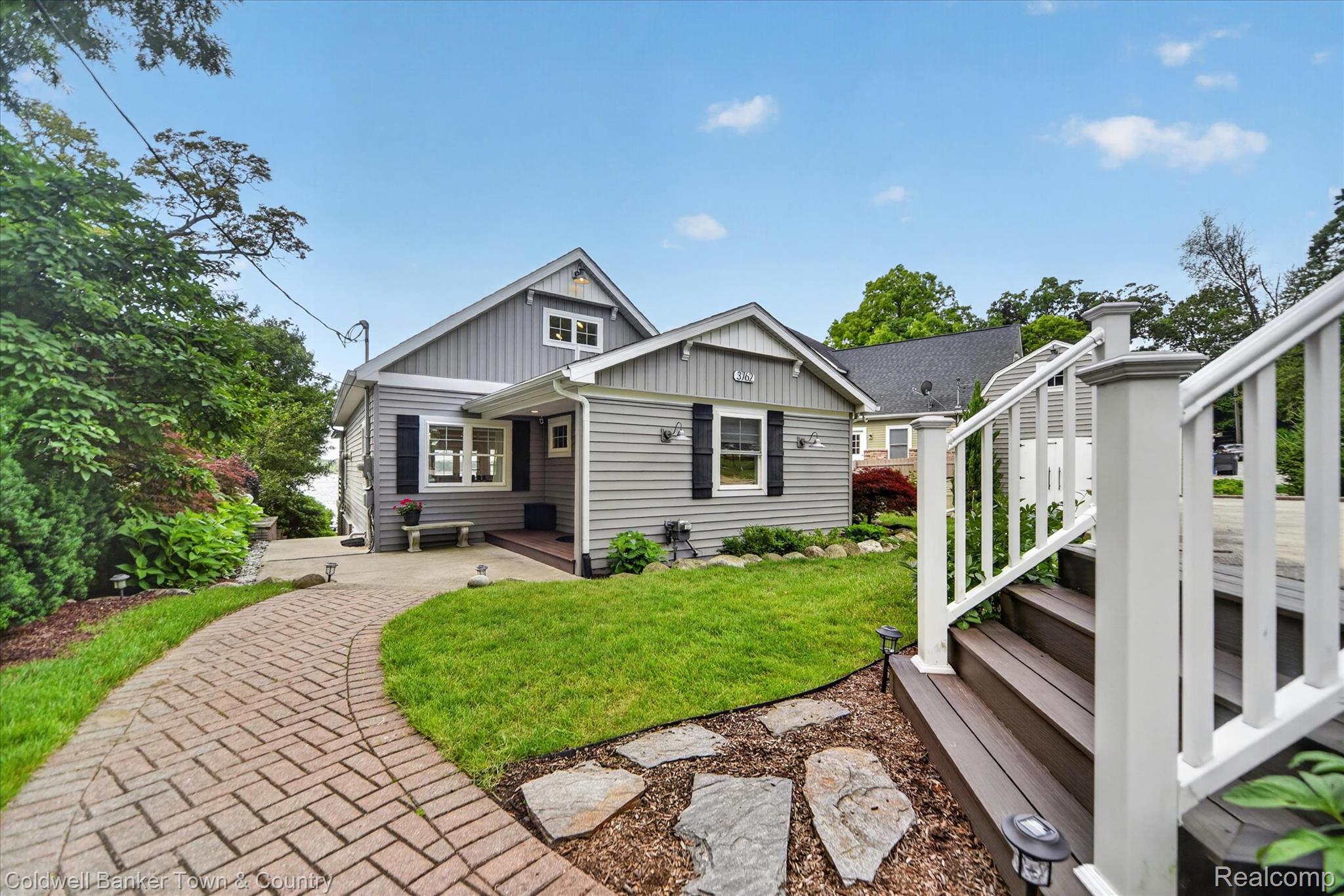 3762 Noble