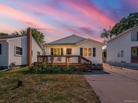 853 ADELAIDE Drive Wolverine Lake Village MI 48390