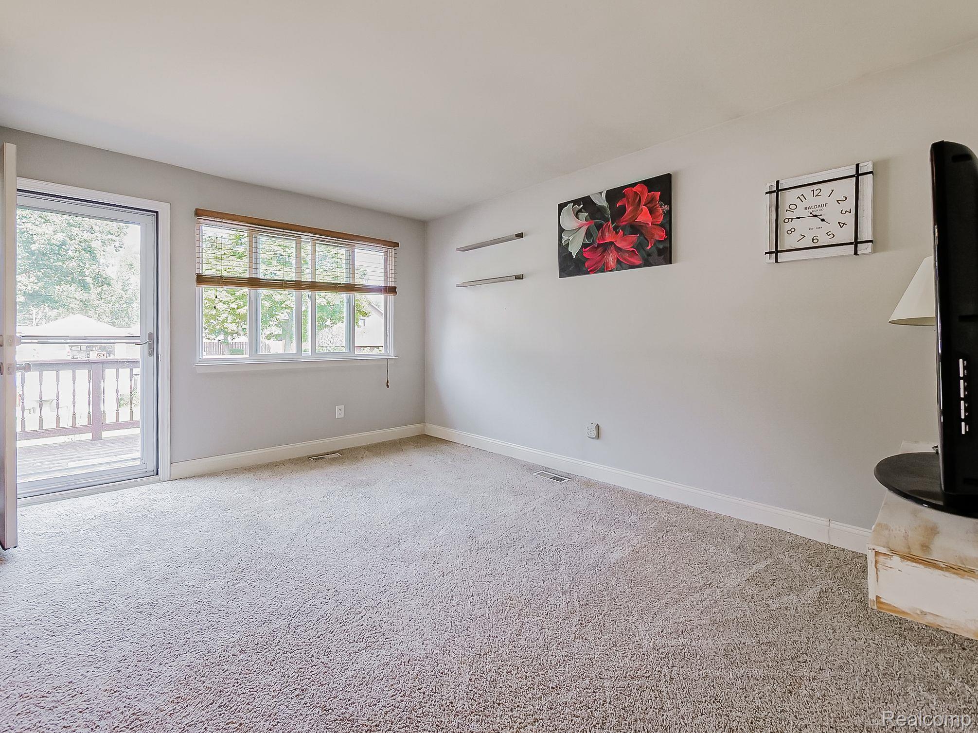 853 ADELAIDE Drive