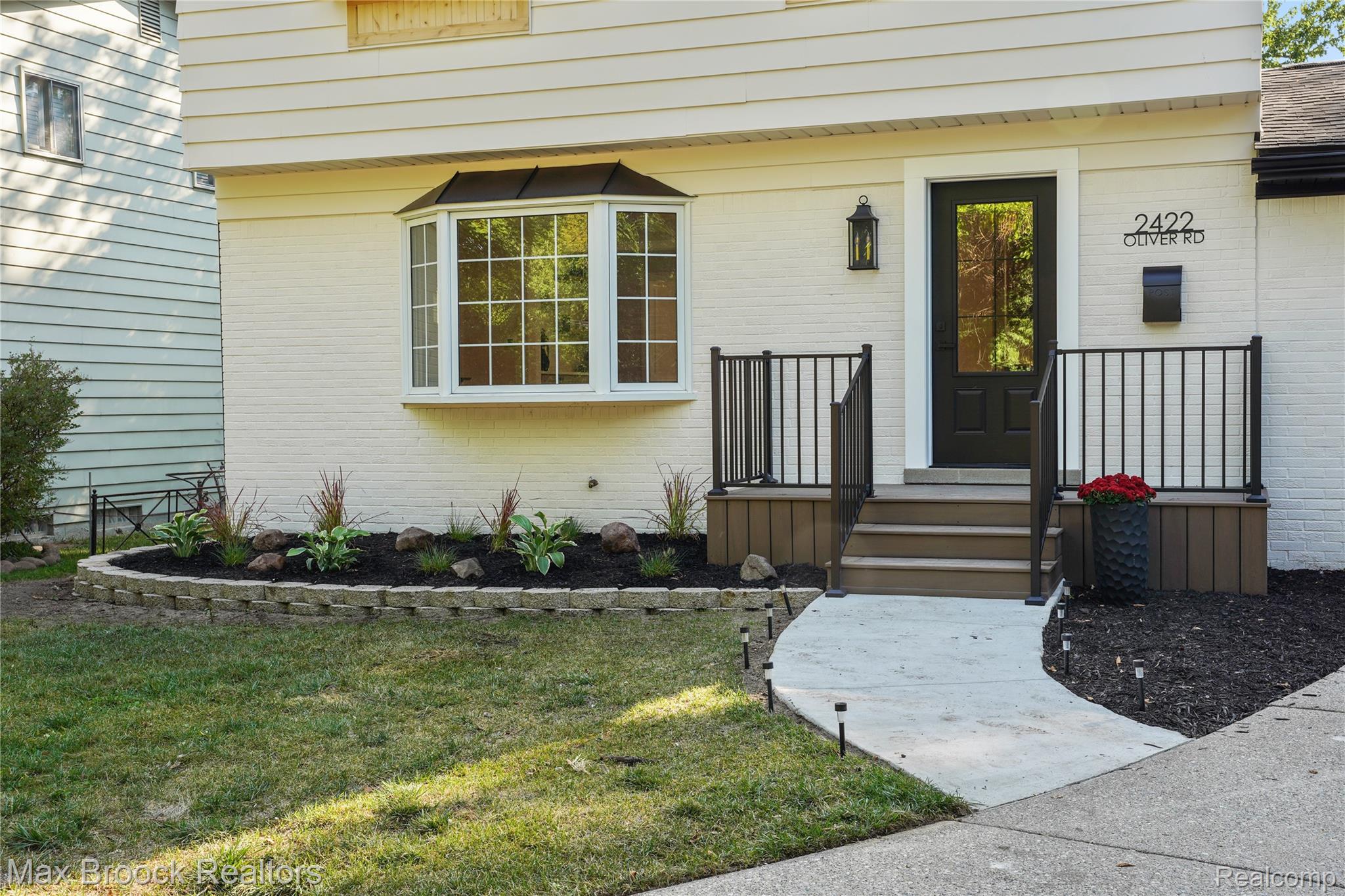 2422 Oliver Road