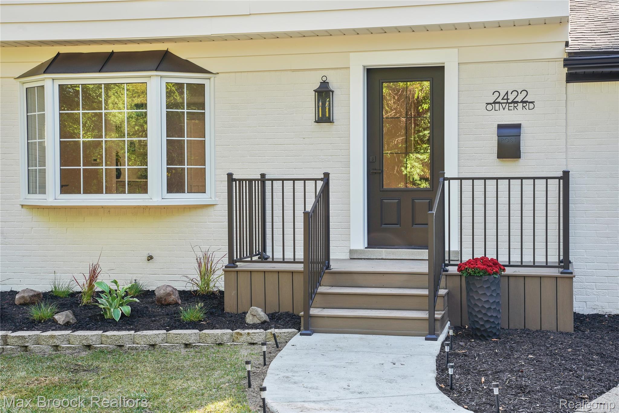 2422 Oliver Road