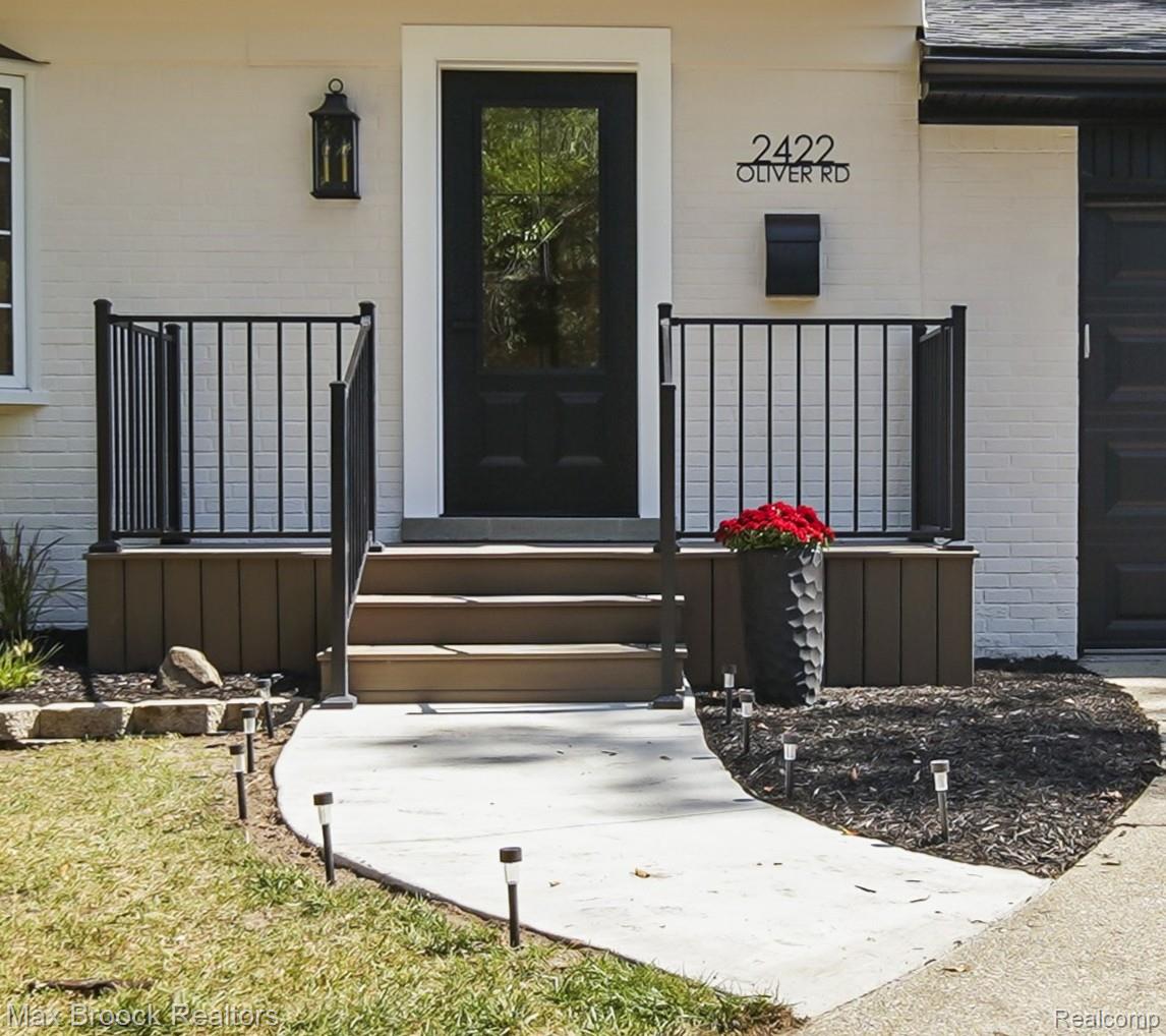 2422 Oliver Road