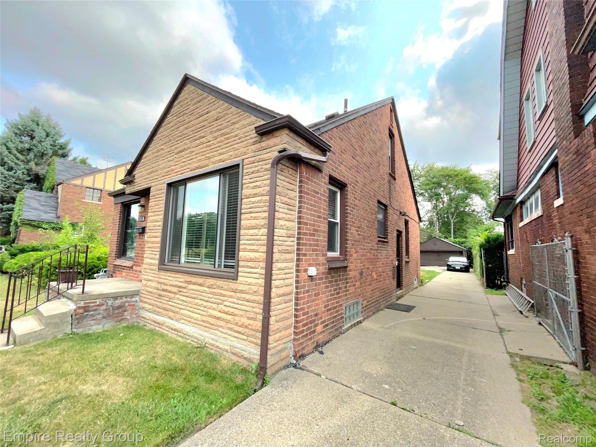 5280 Eastlawn Street