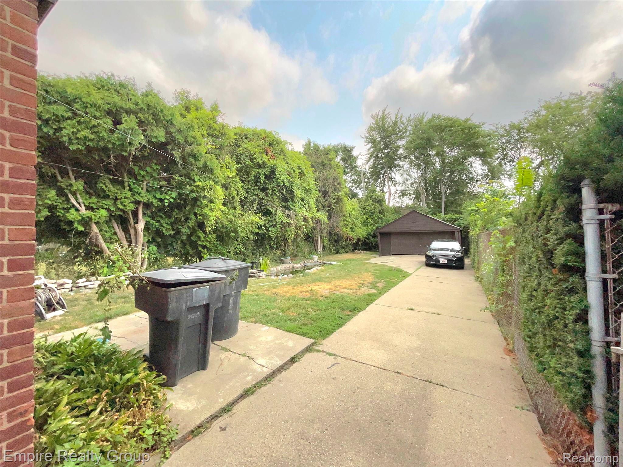 5280 Eastlawn Street
