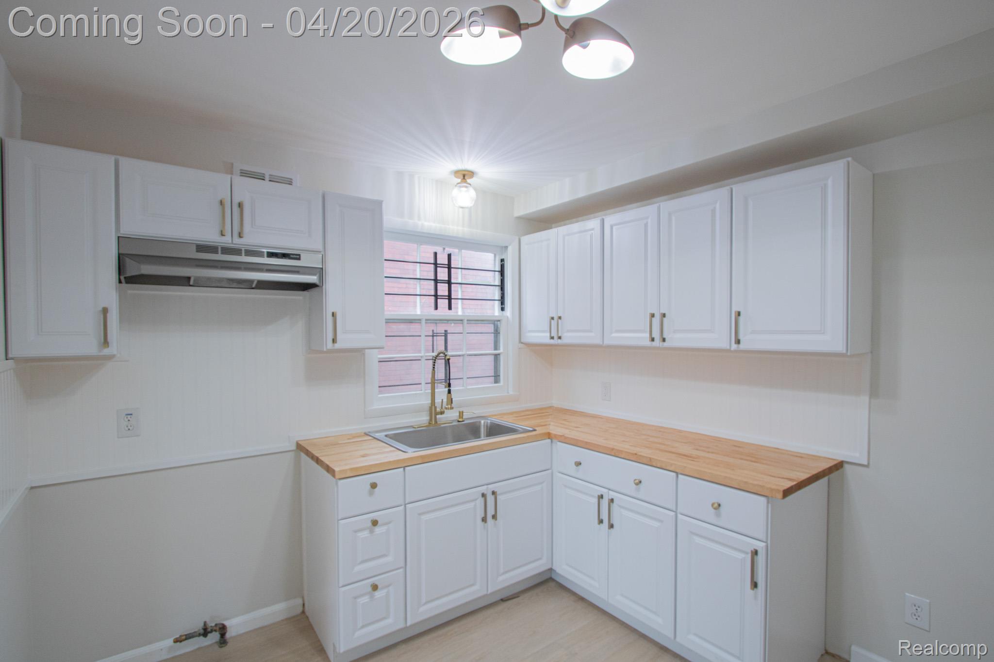 15644 Carlisle Street