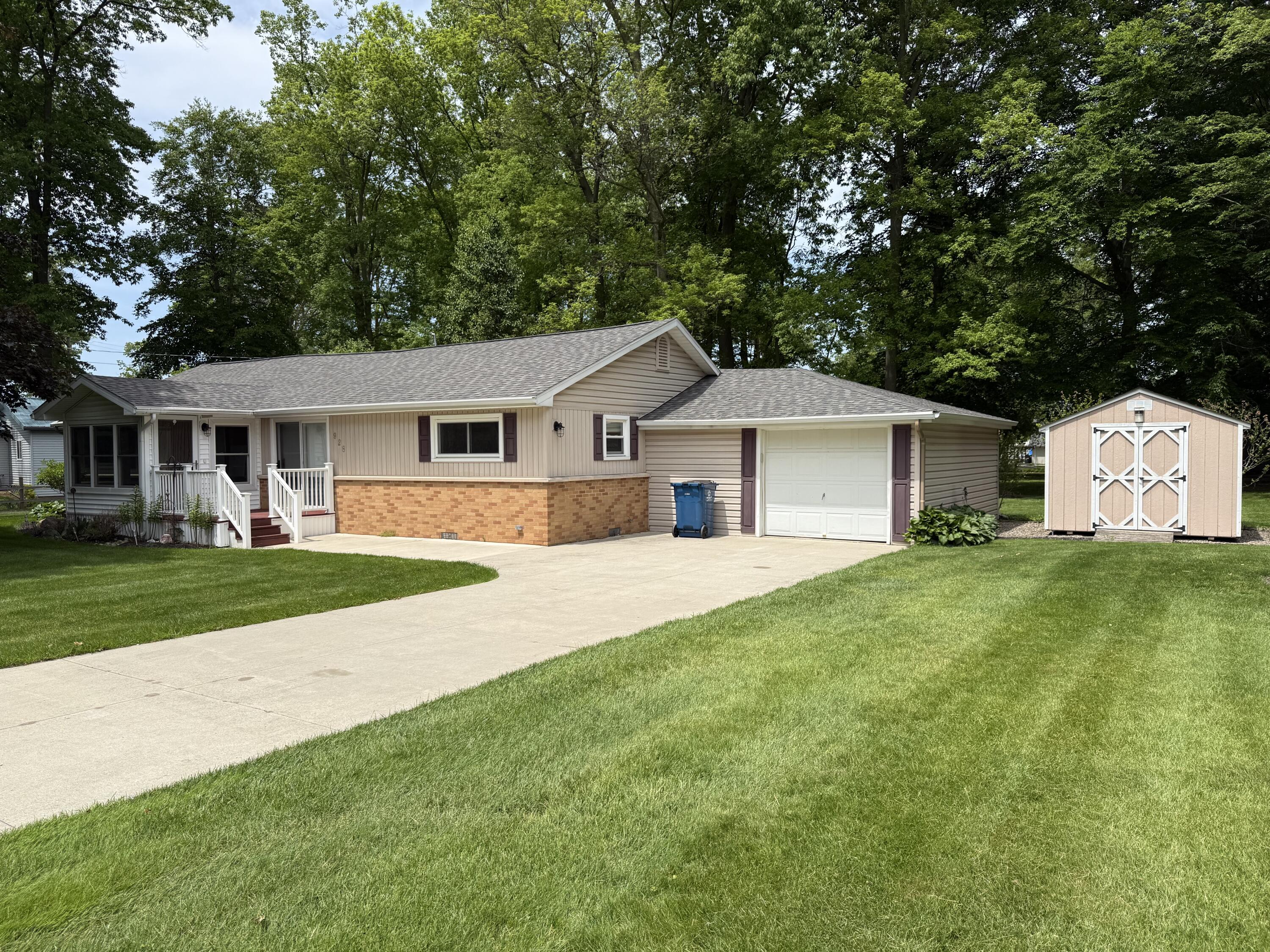928 Hummingbird Lane