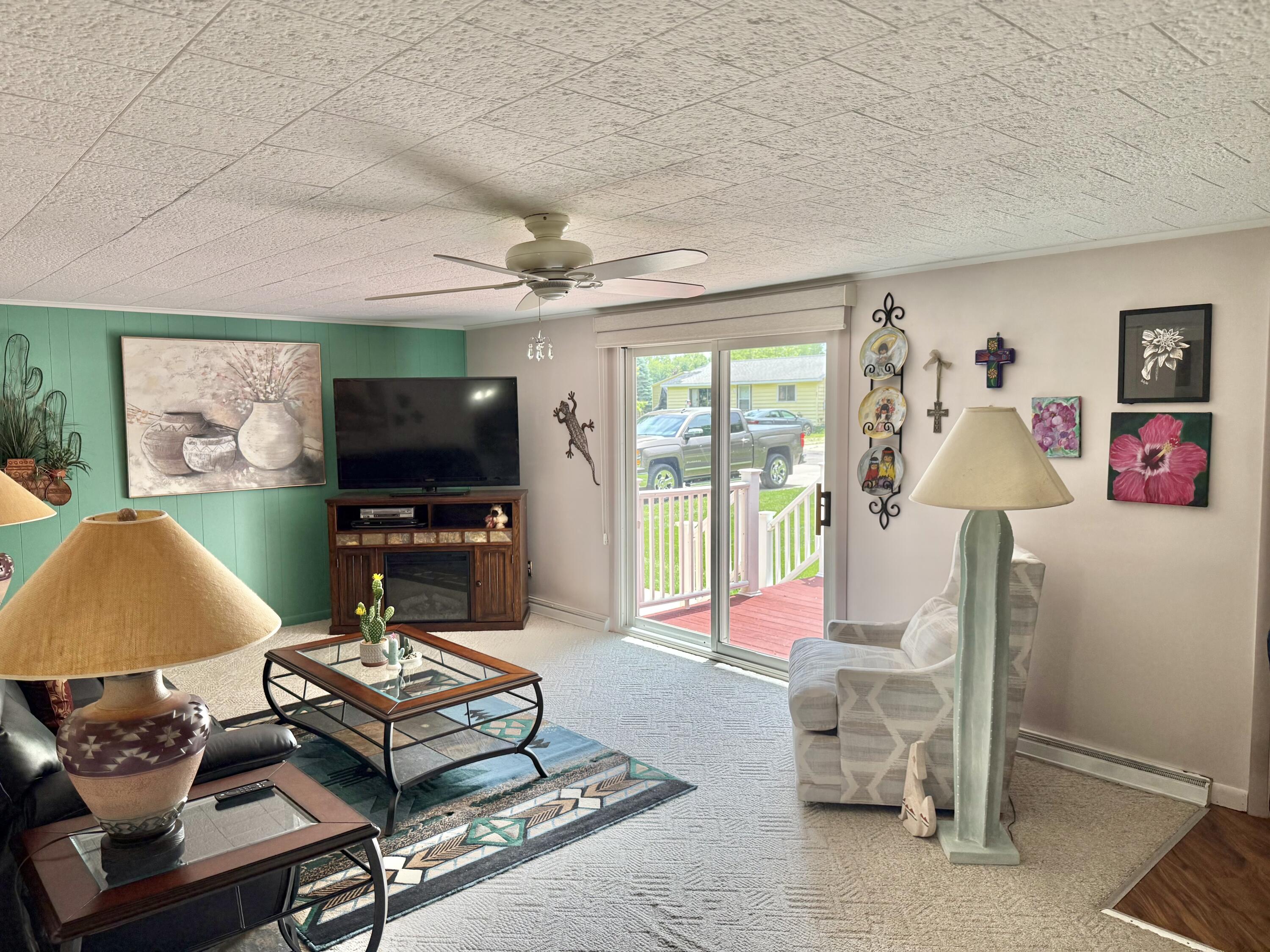 928 Hummingbird Lane