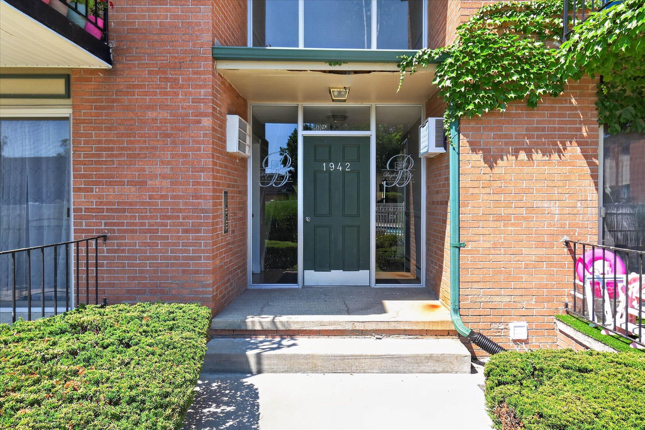 1942 Axtell Drive 3
