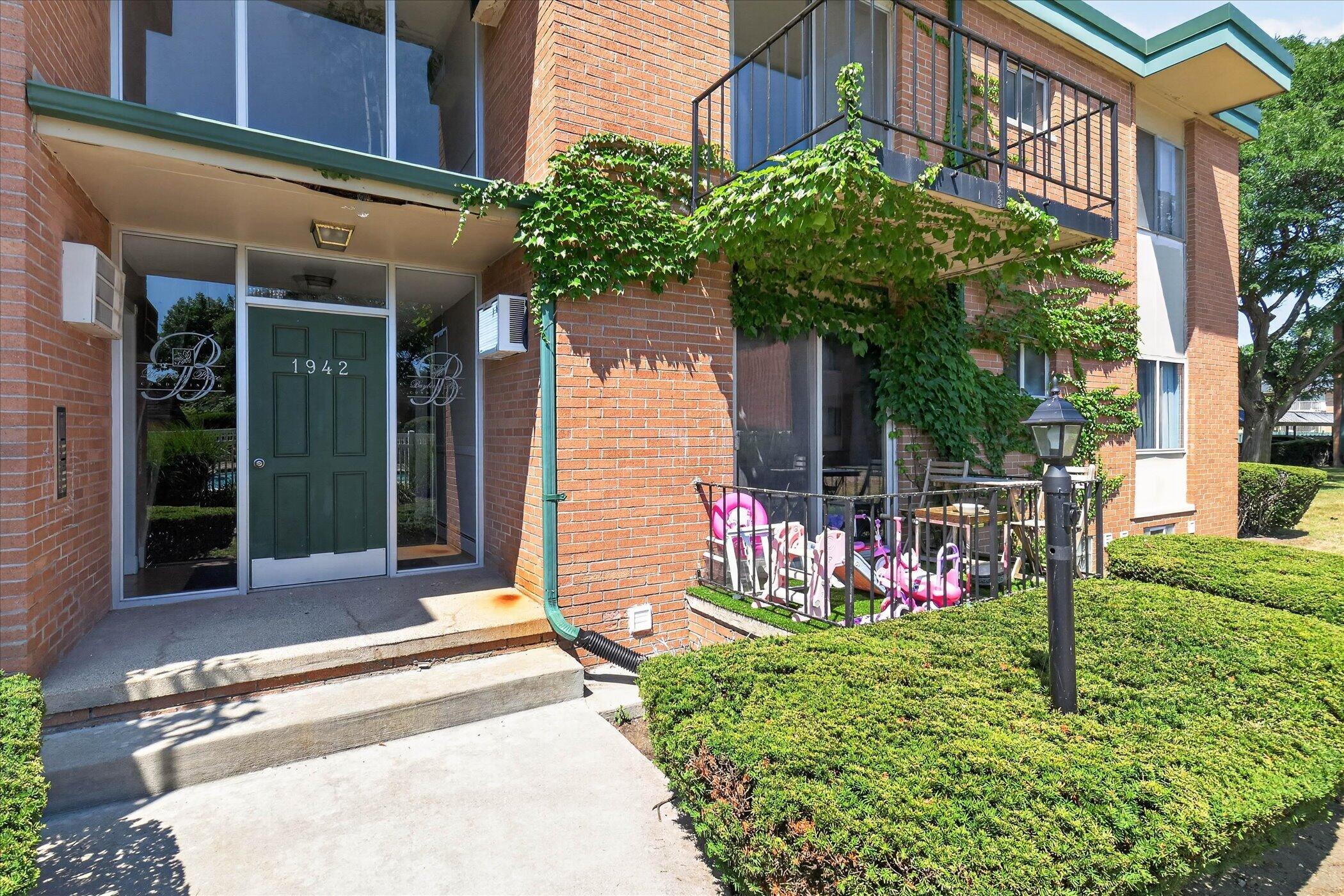 1942 Axtell Drive 3