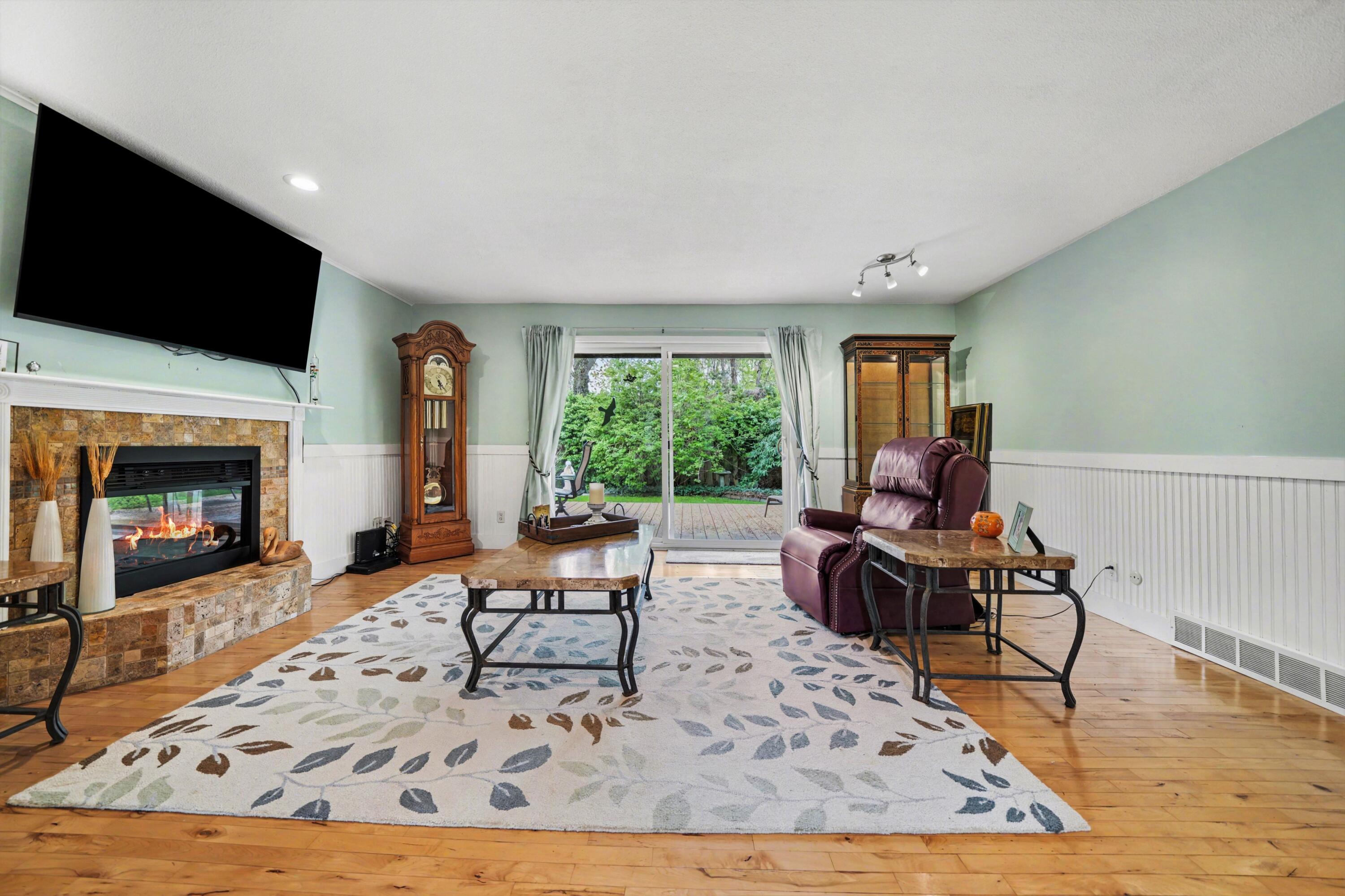 2727 S Lakeshore Drive E 20