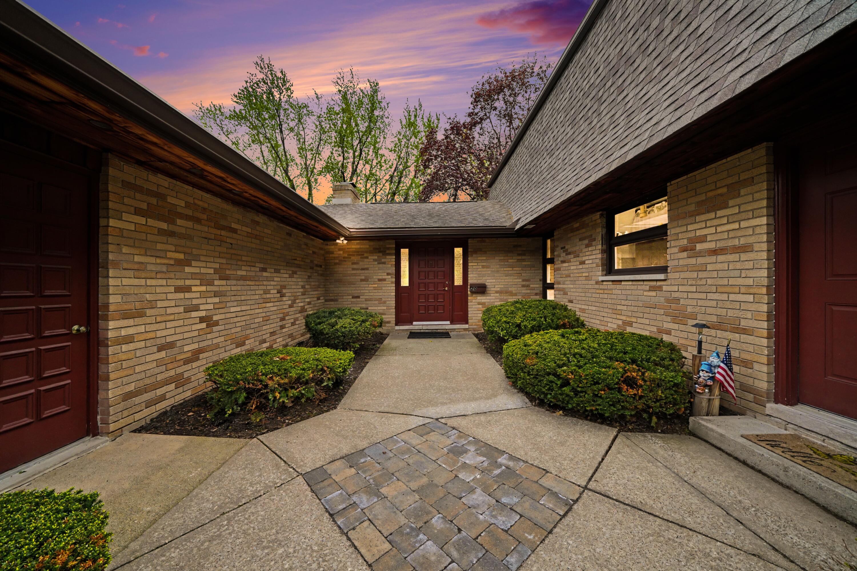 2727 S Lakeshore Drive E 20