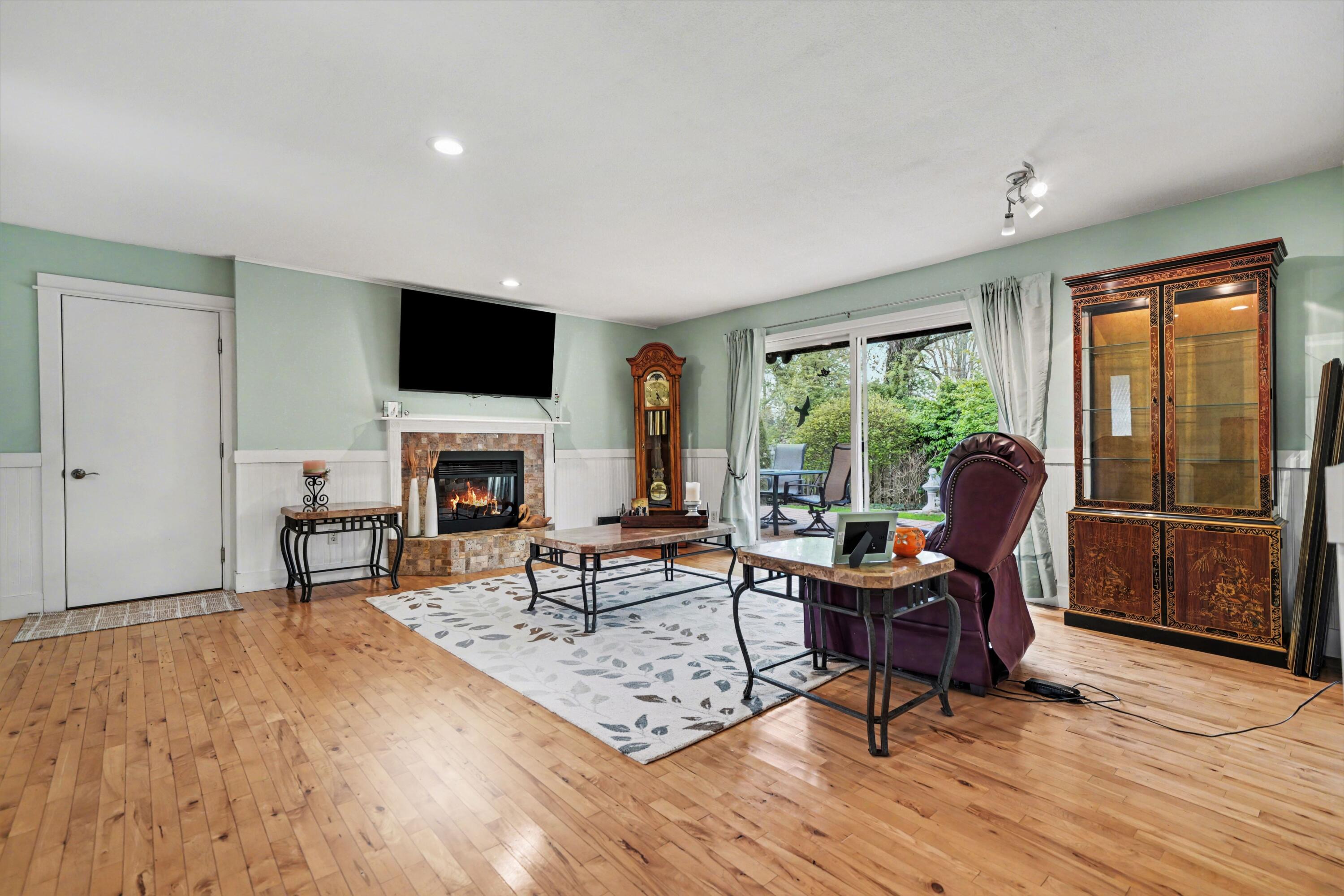 2727 S Lakeshore Drive E 20