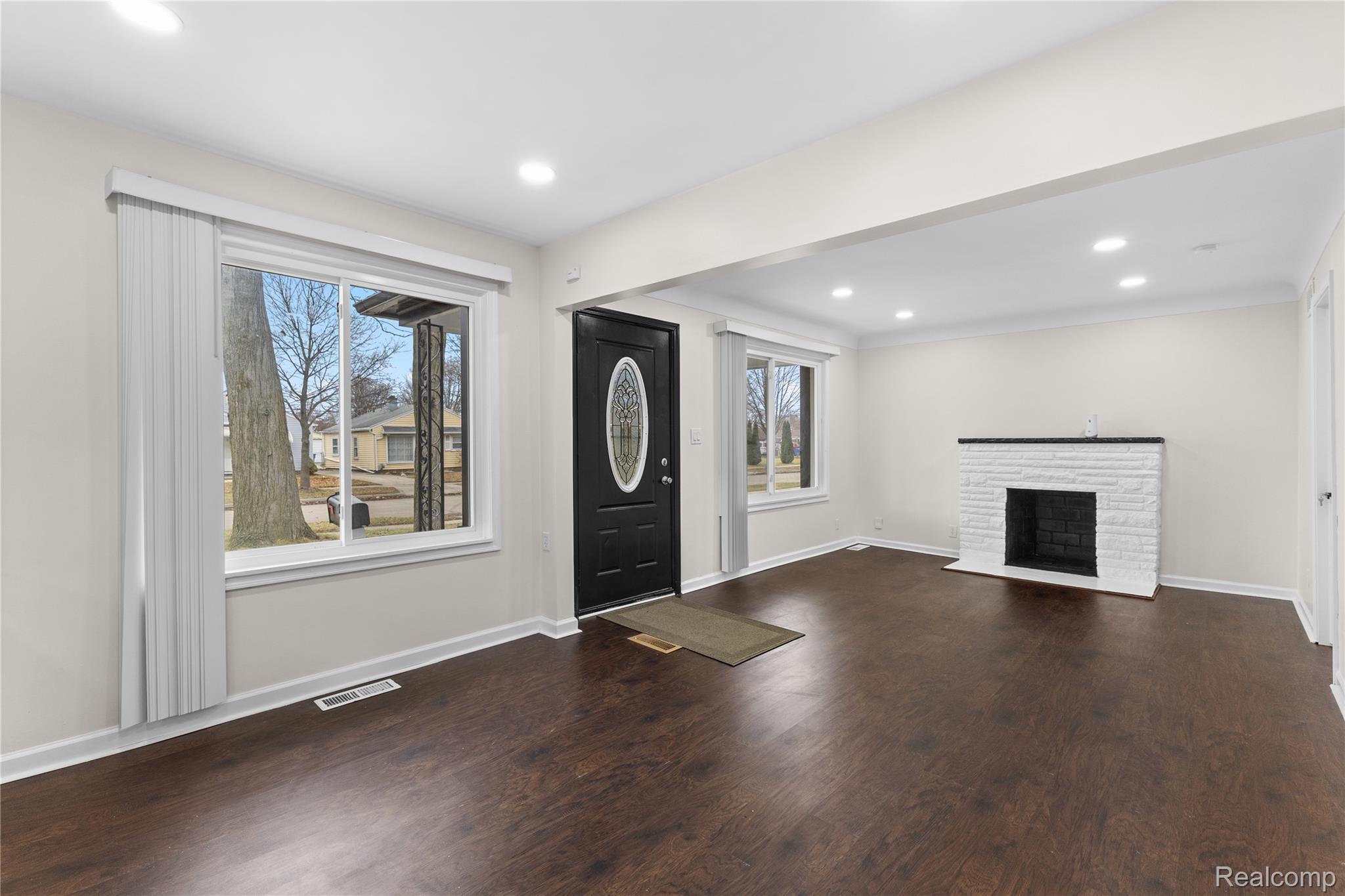 22513 Heussner Avenue