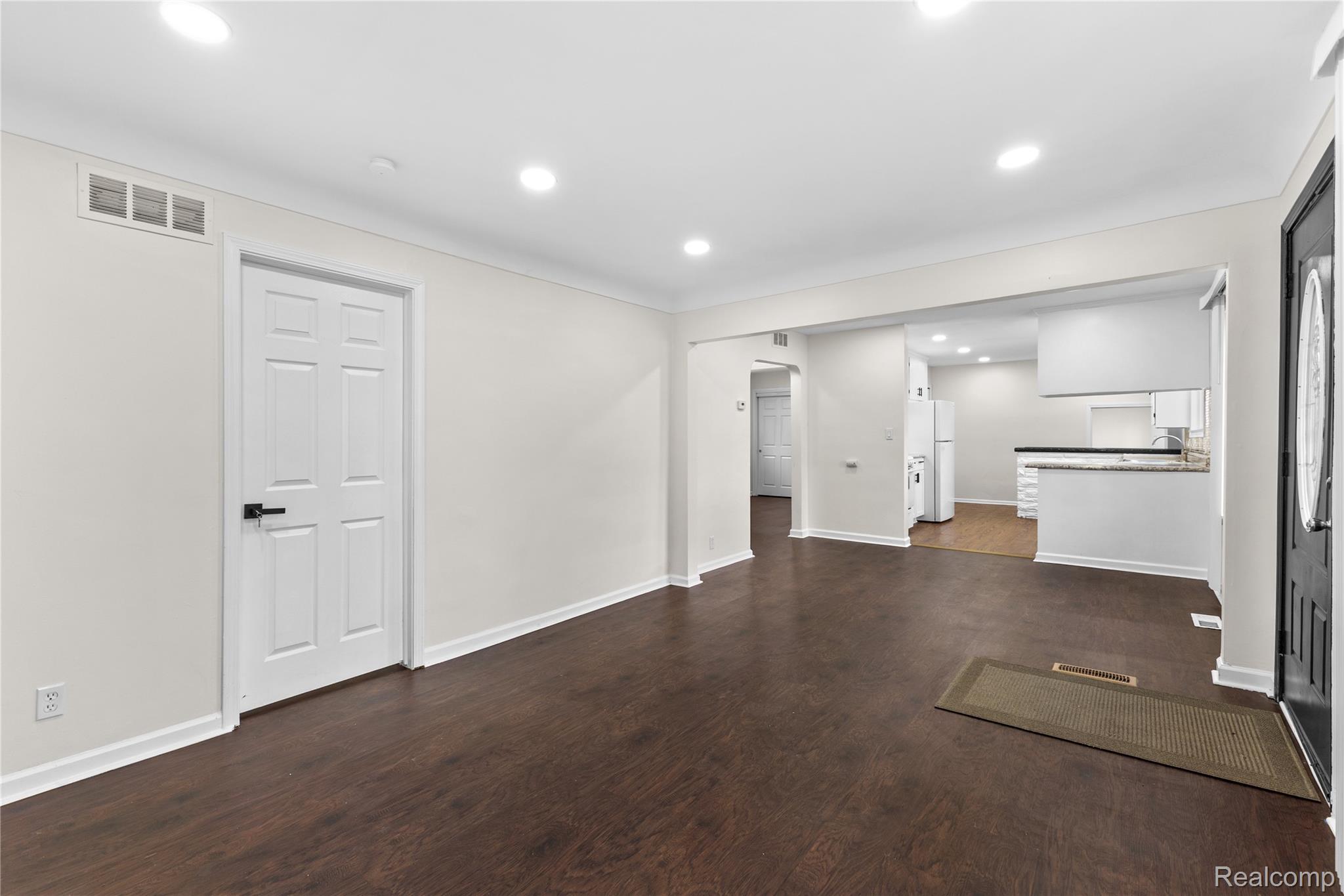 22513 Heussner Avenue