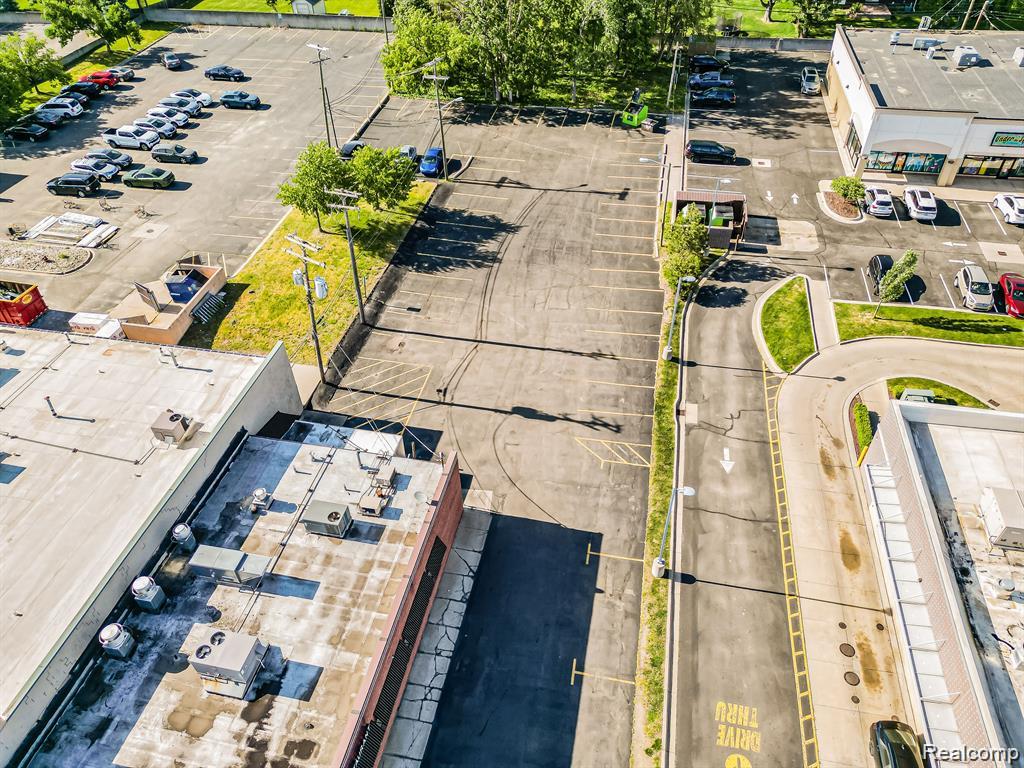 110 W Maple Road Road