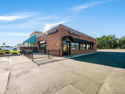 Photo for 110 W Maple Road Road