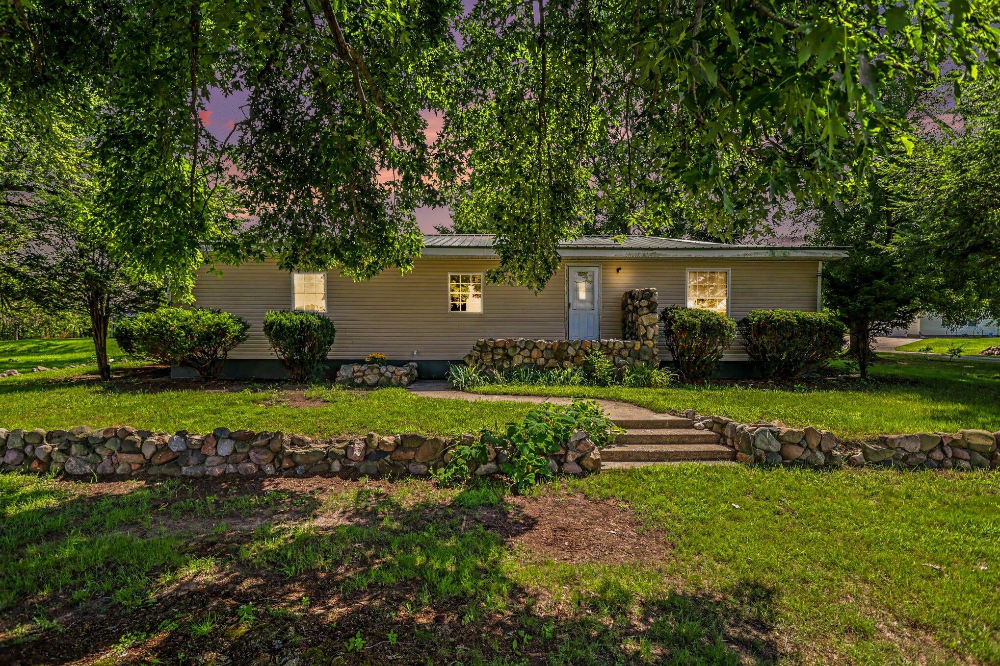 953 Weaver Road