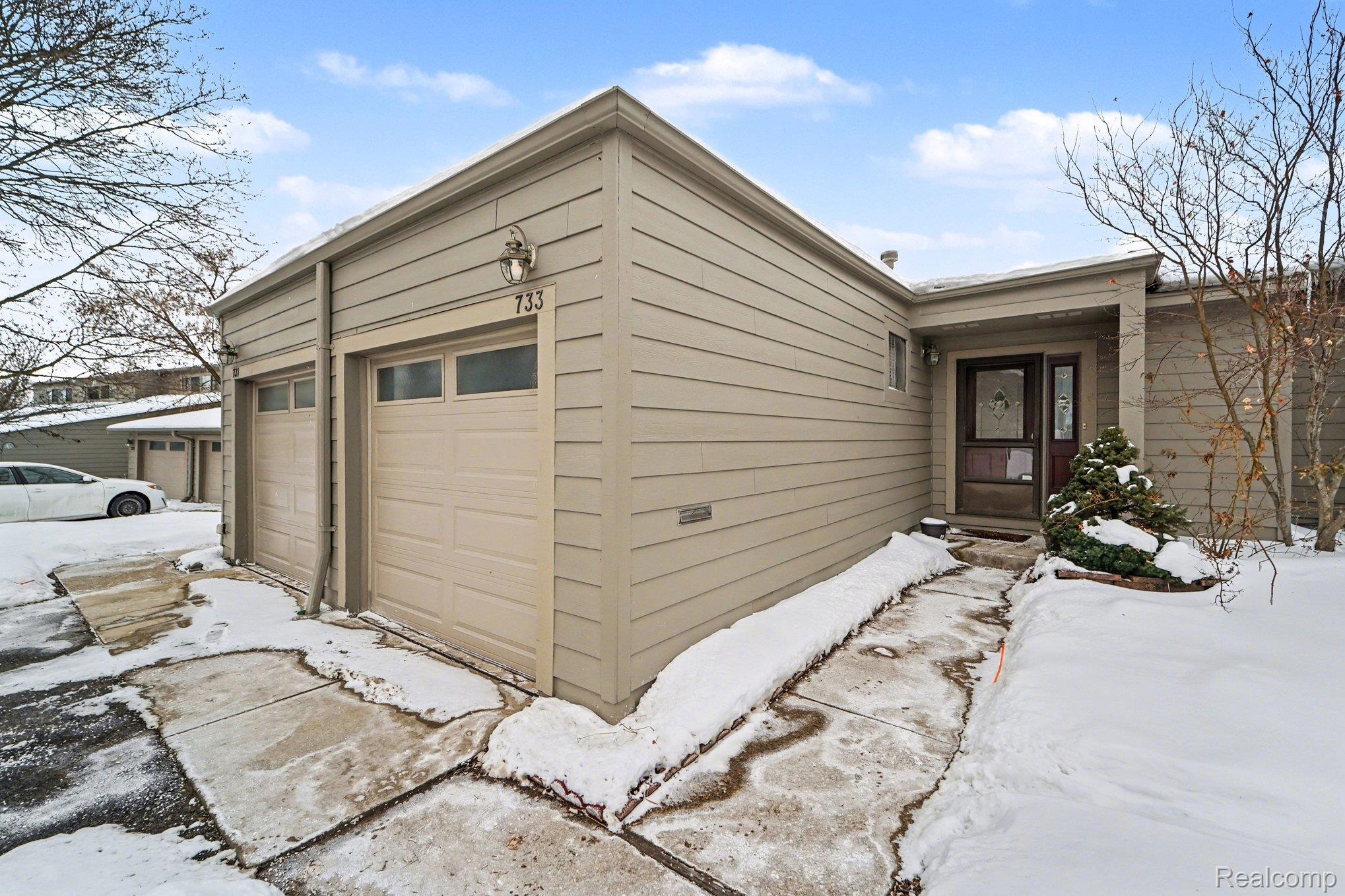 733 Watersedge Drive