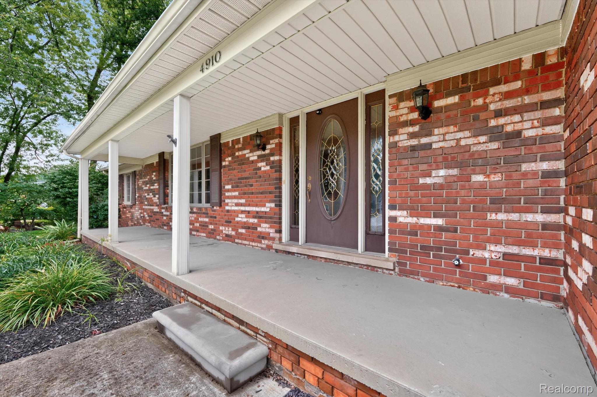 4910 Curtis Lane