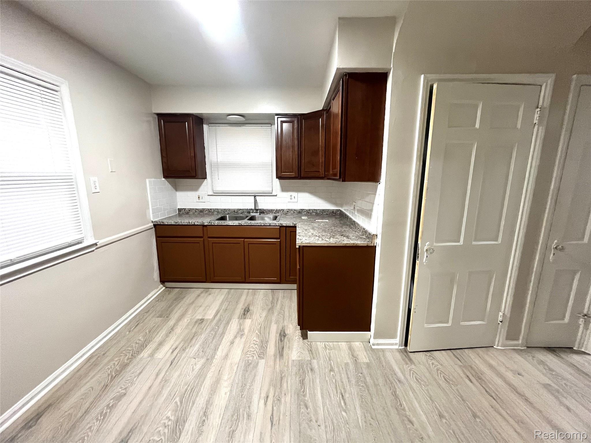 Detroit City, Michigan 48224, United States, 3 Bedrooms Bedrooms, ,2 BathroomsBathrooms,Residential,Active,182531