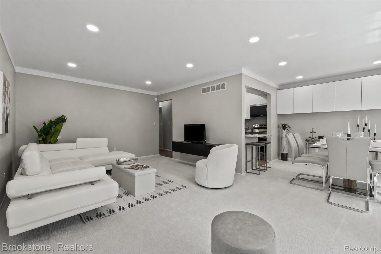 775 E Fox Hills Drive