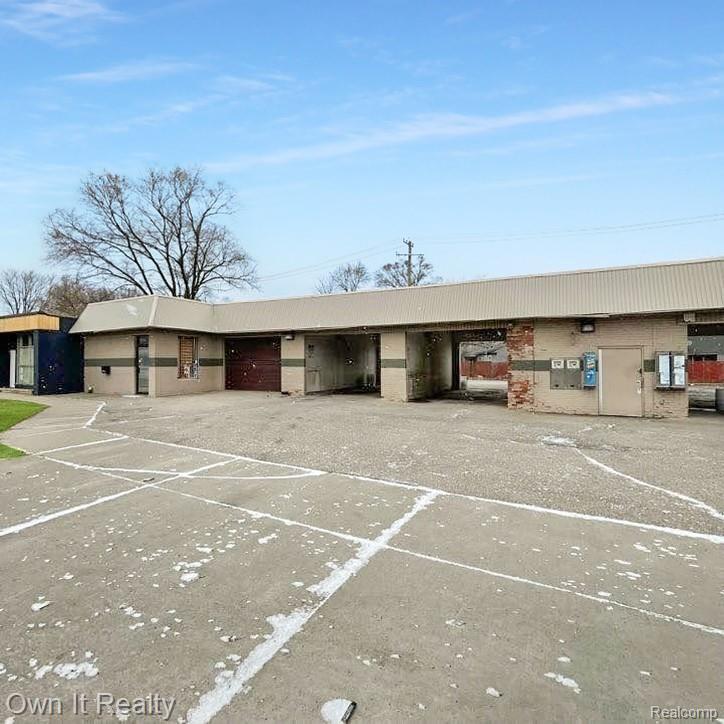 30544 GRAND RIVER Avenue