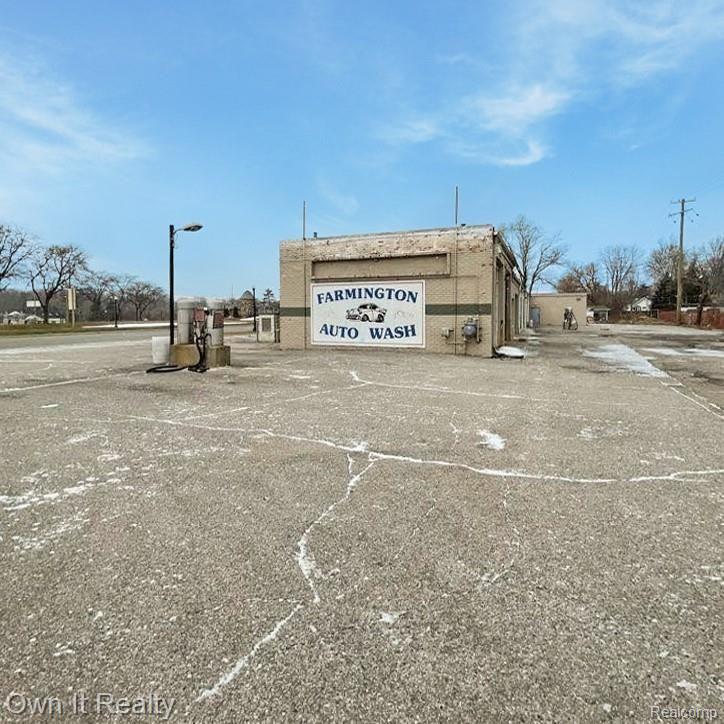 30544 GRAND RIVER Avenue