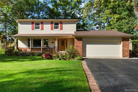 Photo of 2448 Holland Street, Lake Orion Village, MI 48360 (MLS # 20251043705)